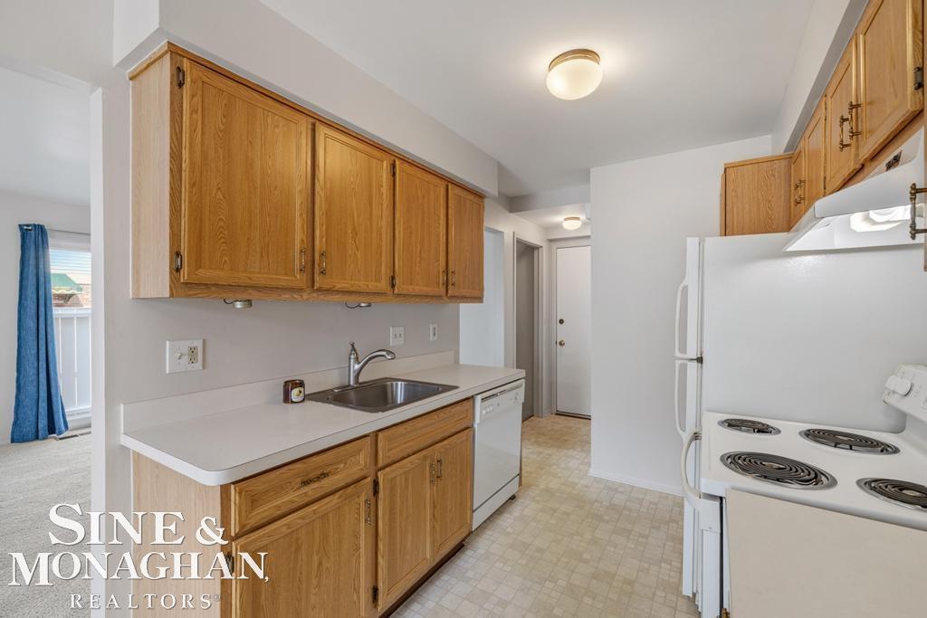 24151 Meadow Bridge Drive Property Photo 10