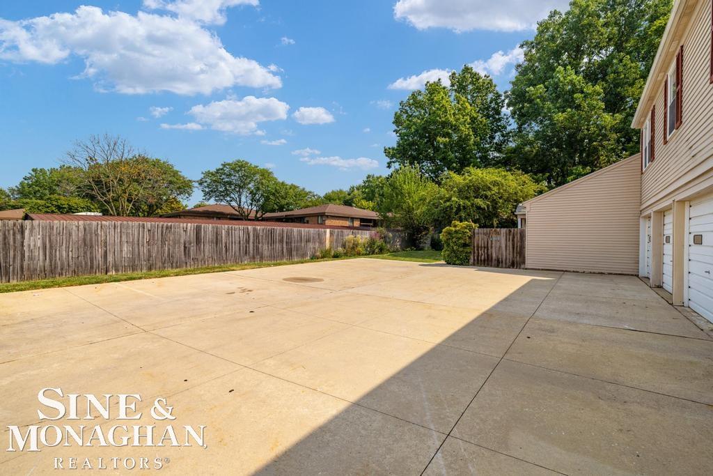 24151 Meadow Bridge Drive Property Photo 34