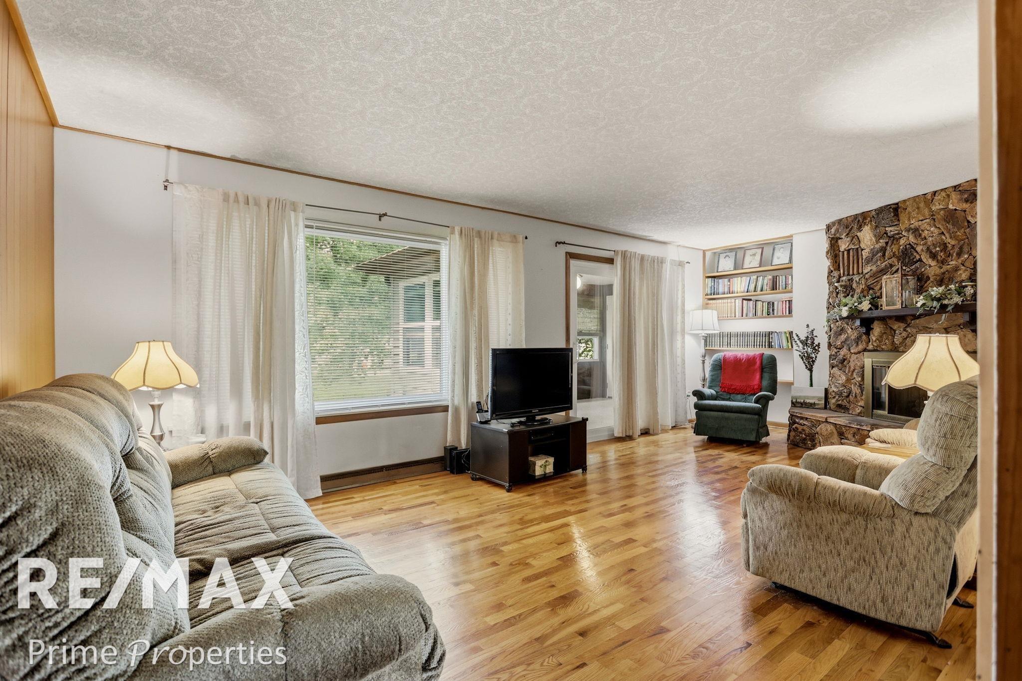 3942 Waltmar Drive Property Photo 17