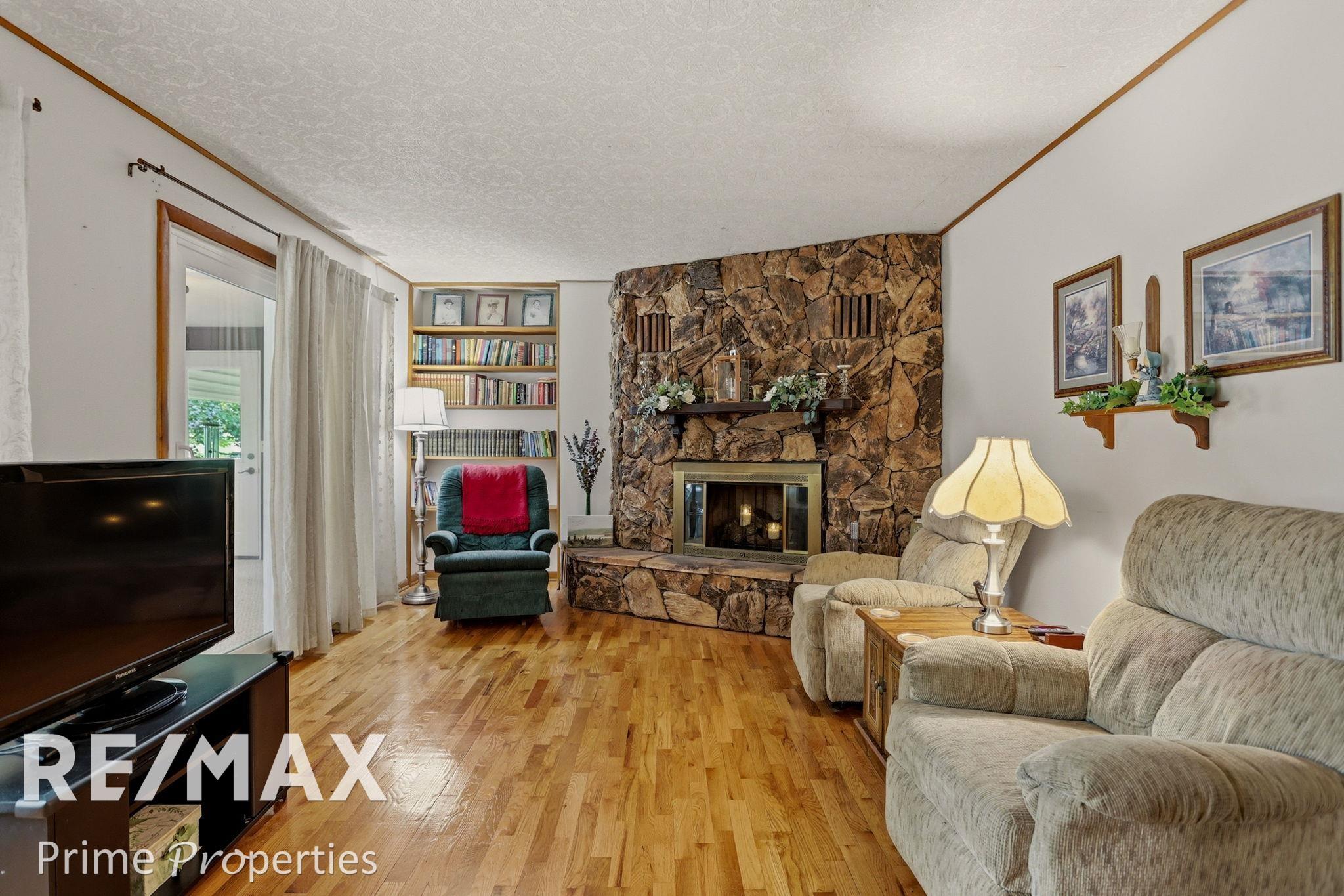 3942 Waltmar Drive Property Photo 18