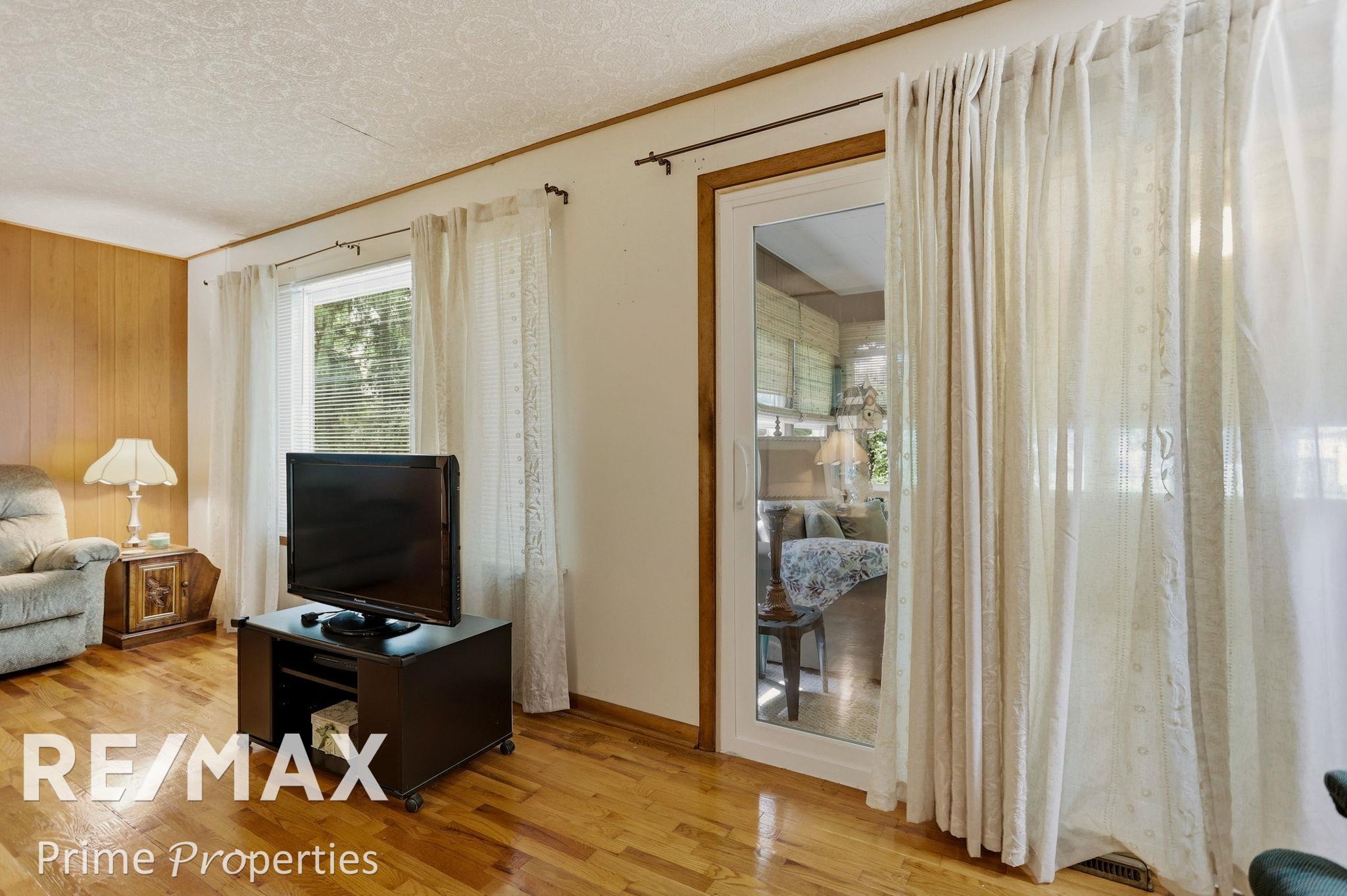 3942 Waltmar Drive Property Photo 22