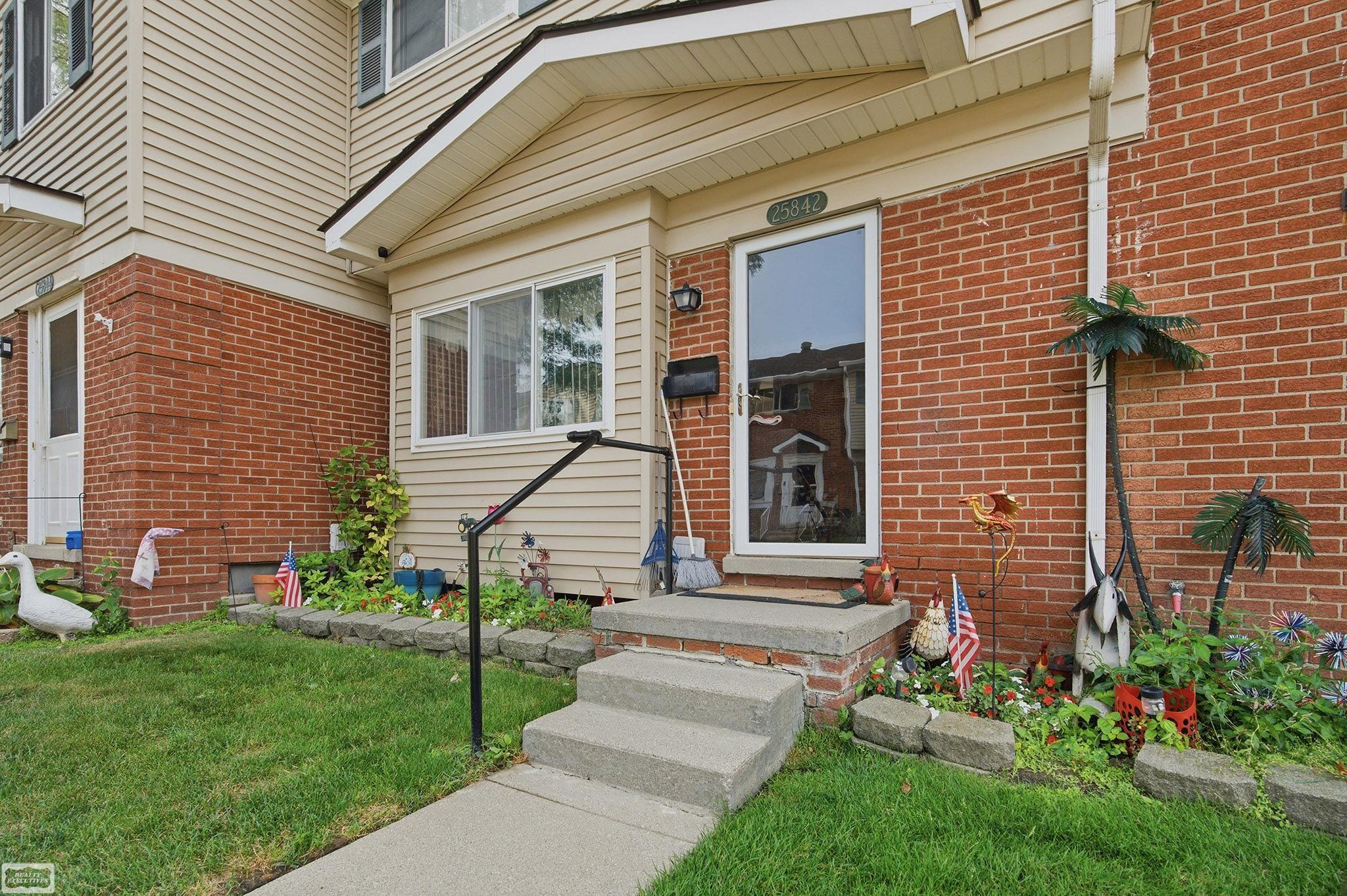 25842 Jeanette Court Street Property Photo 1