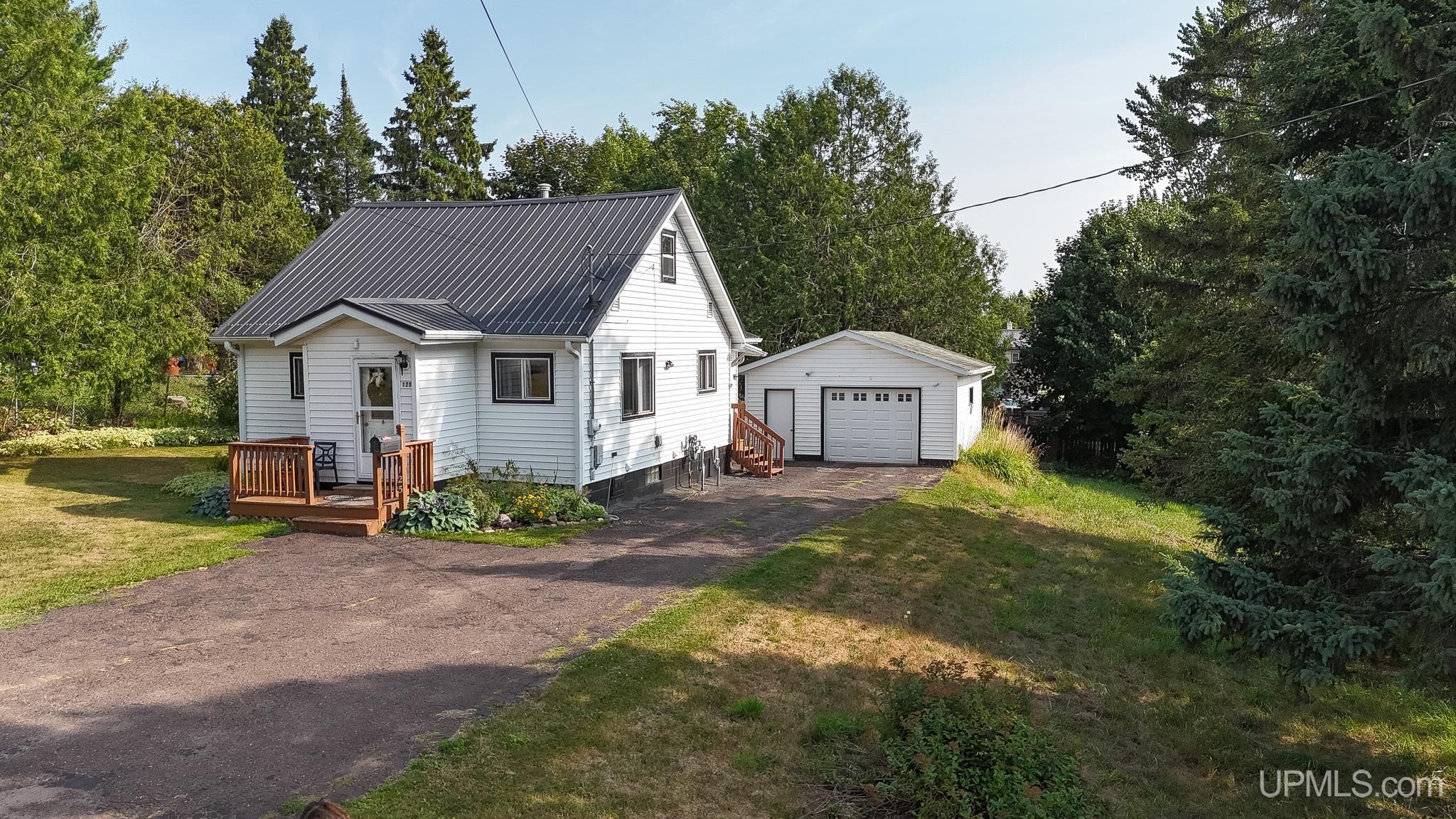125 E Birch Street Property Photo 1