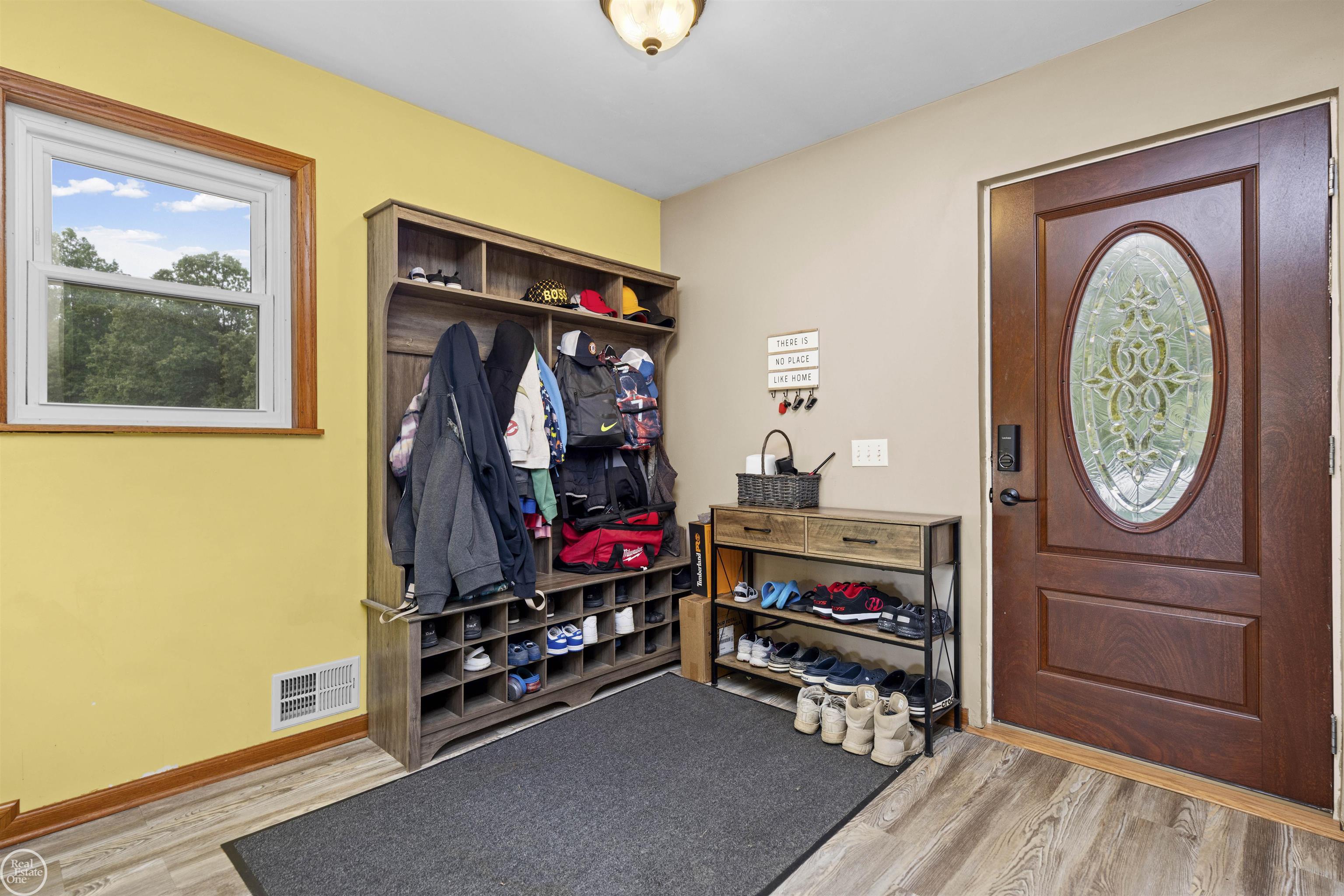 7099 Arnold Road Property Photo 3