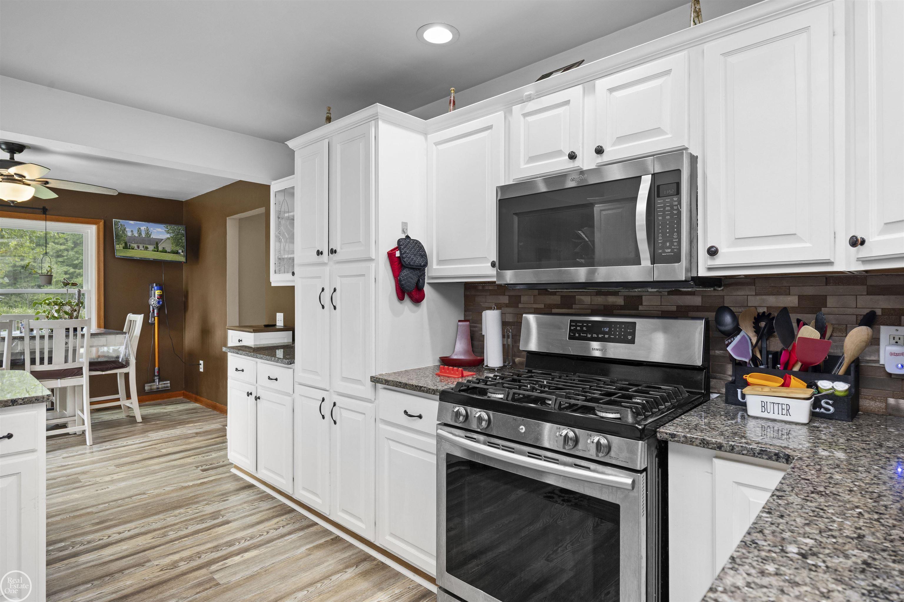 7099 Arnold Road Property Photo 6