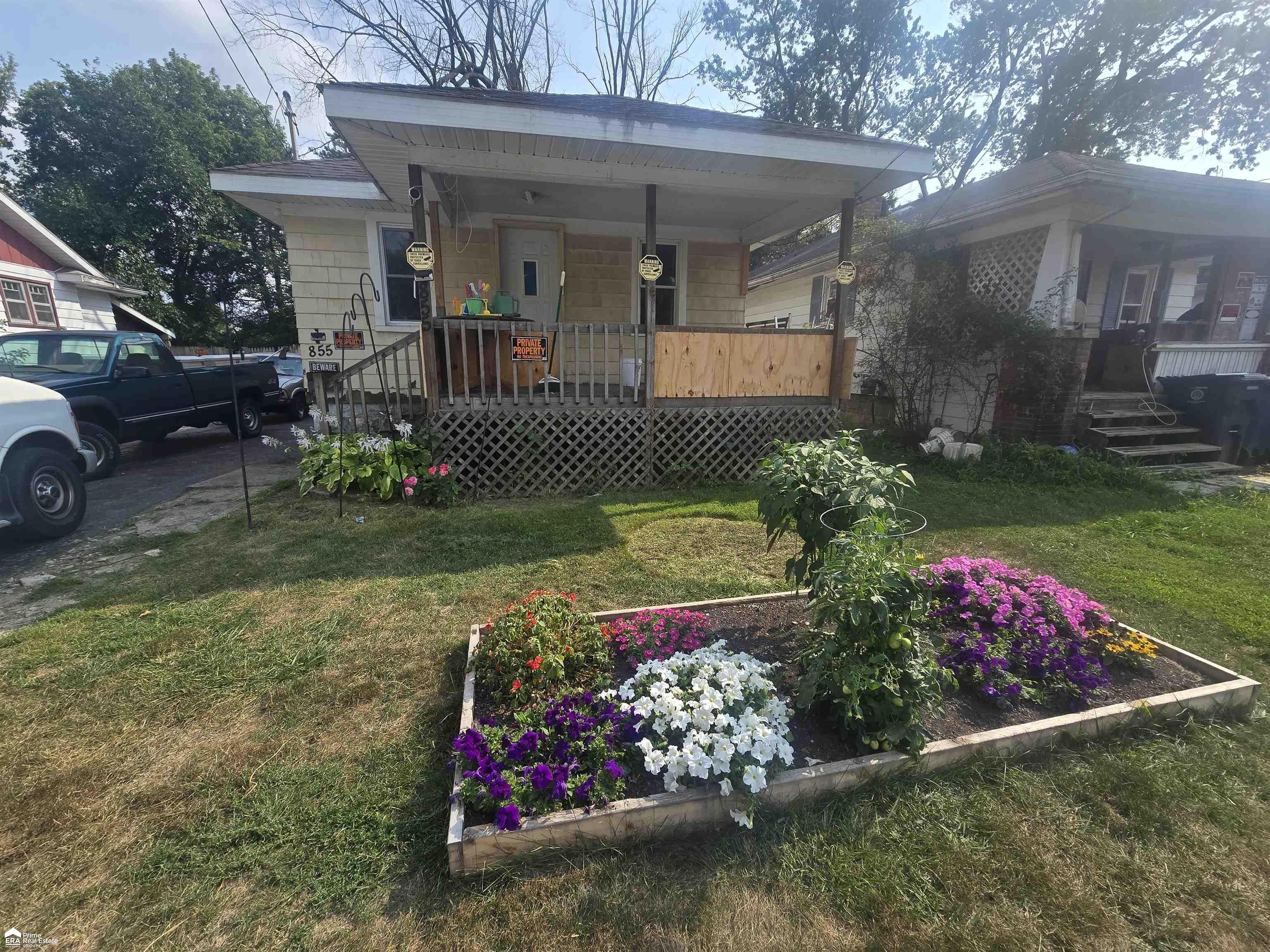 855 Victoria Avenue Property Photo 1