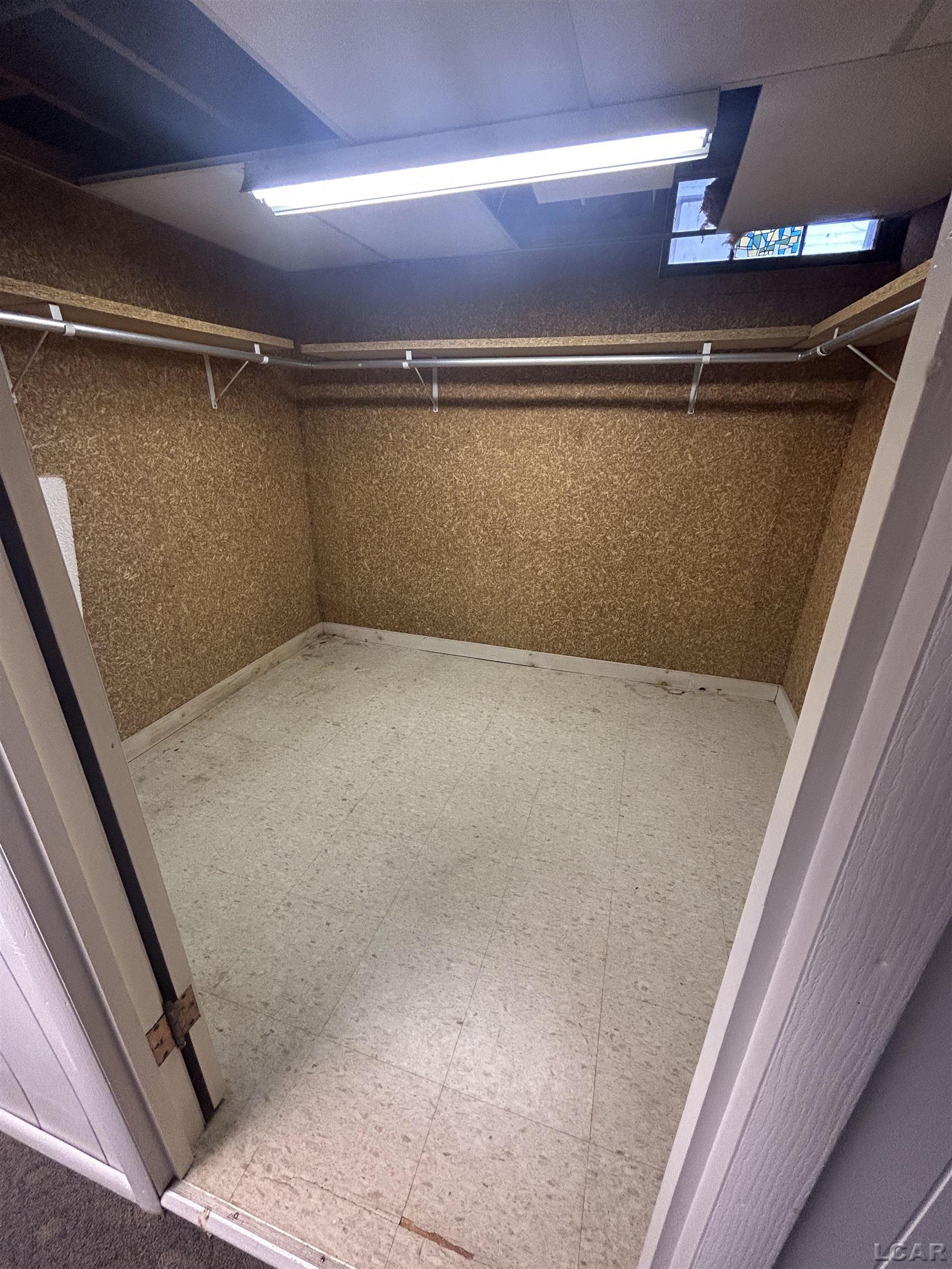 1229 University Avenue Property Photo 27