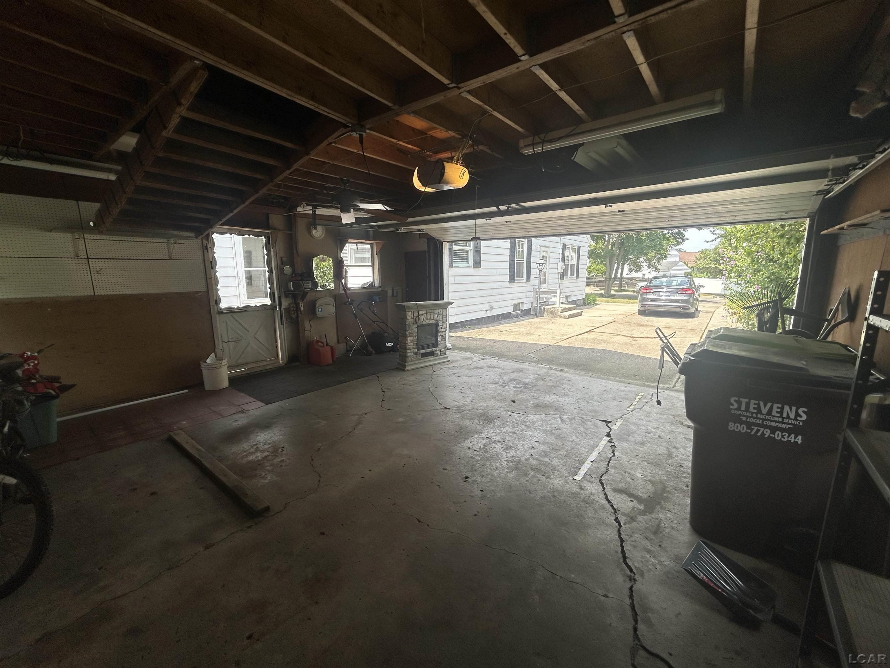 1229 University Avenue Property Photo 34