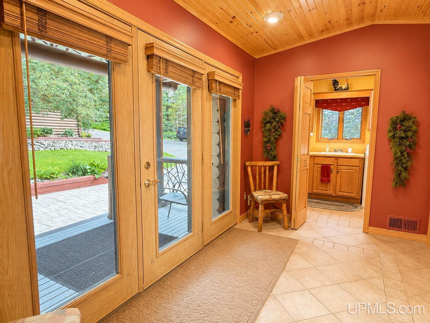 615 Holli Blue Road Property Photo 4