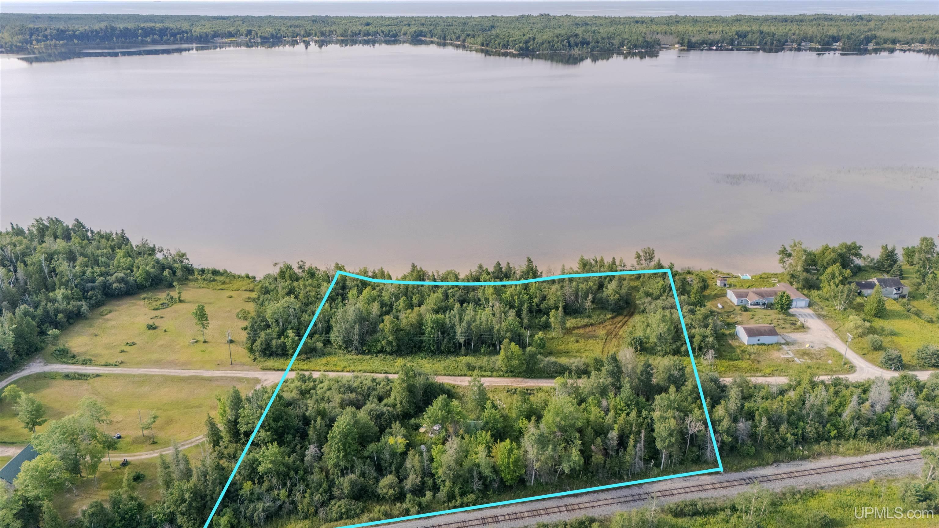 3193 W N Gulliver Lake Road Property Photo 2