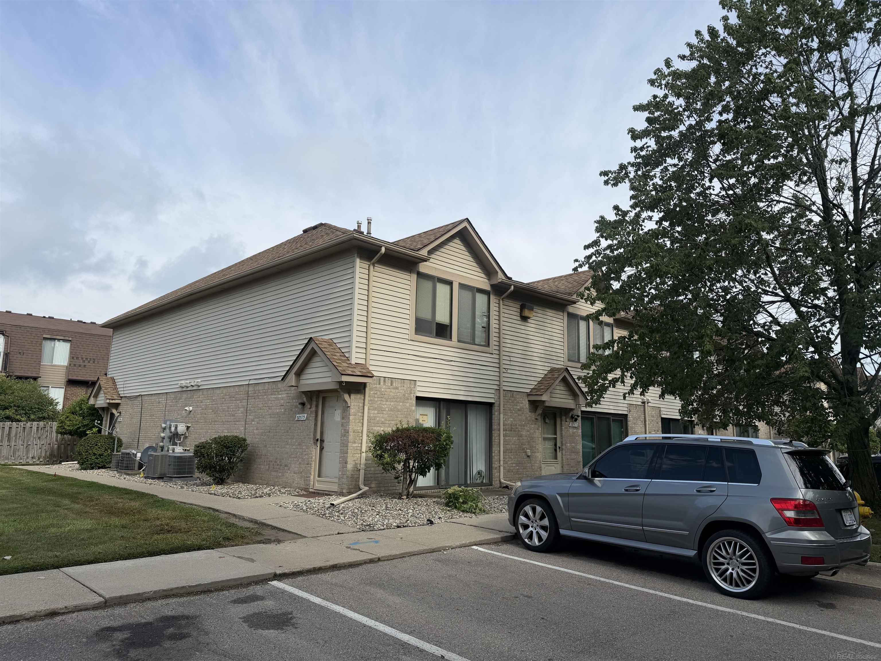 38589 Wellington Drive Property Photo 1