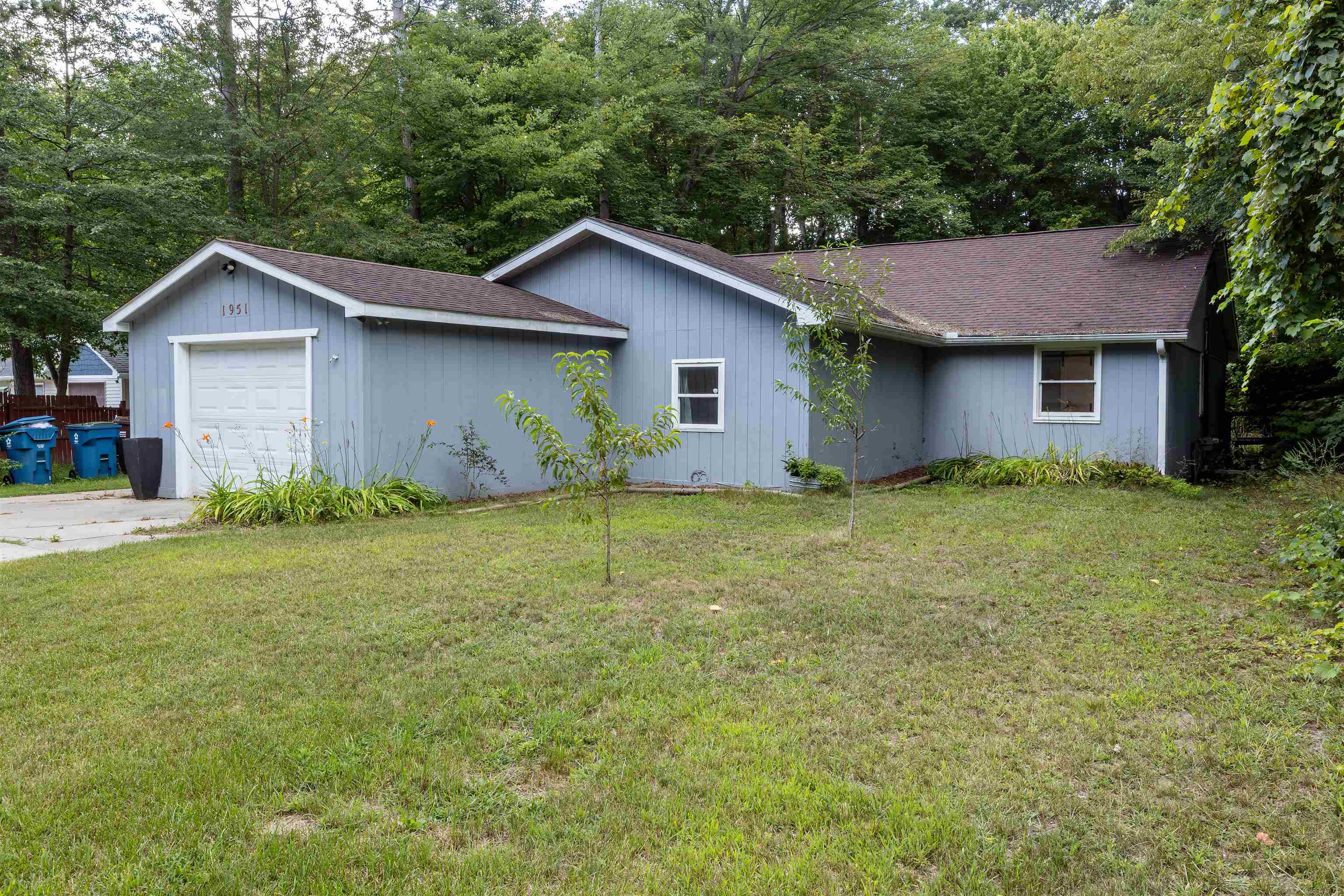 1951 N Hope Road Property Photo 2