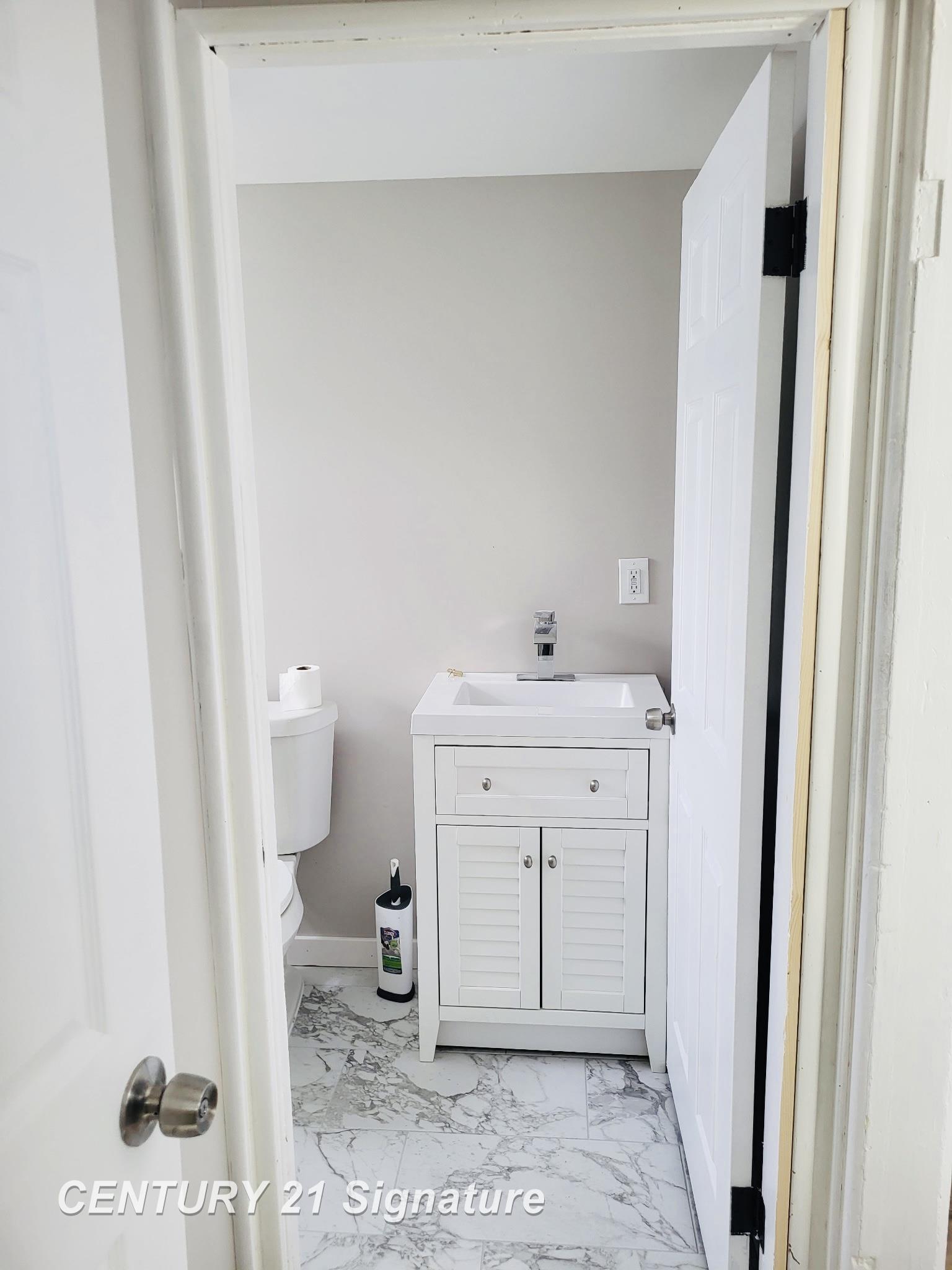 721 Lyon Street Property Photo 8