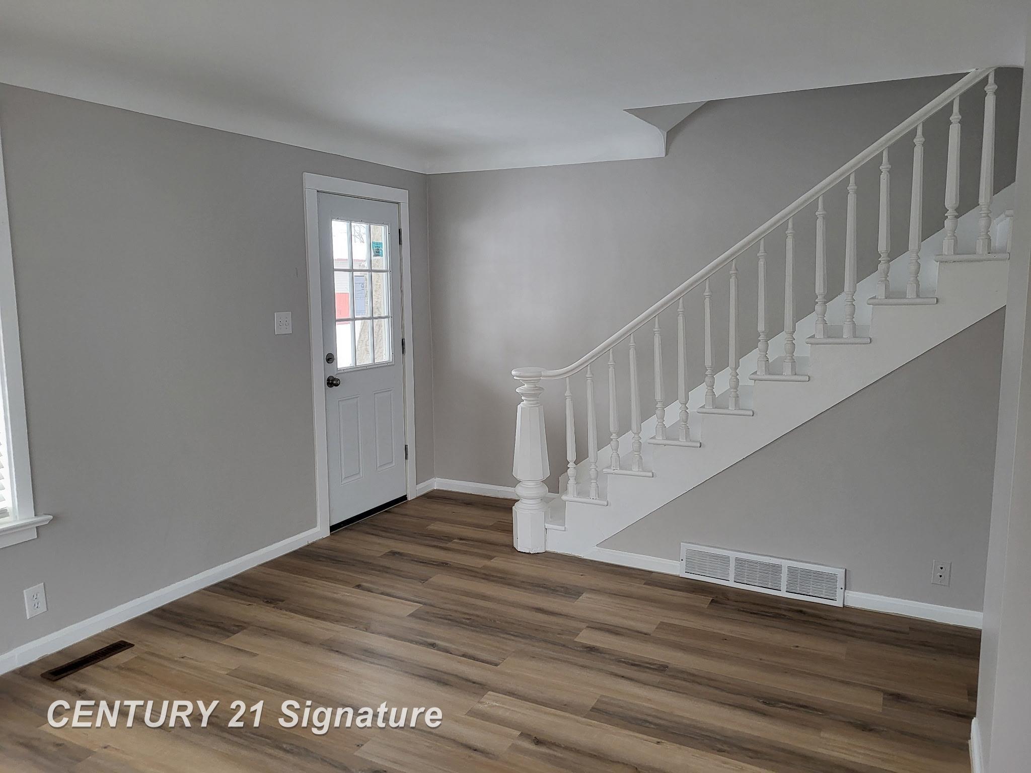 721 Lyon Street Property Photo 9