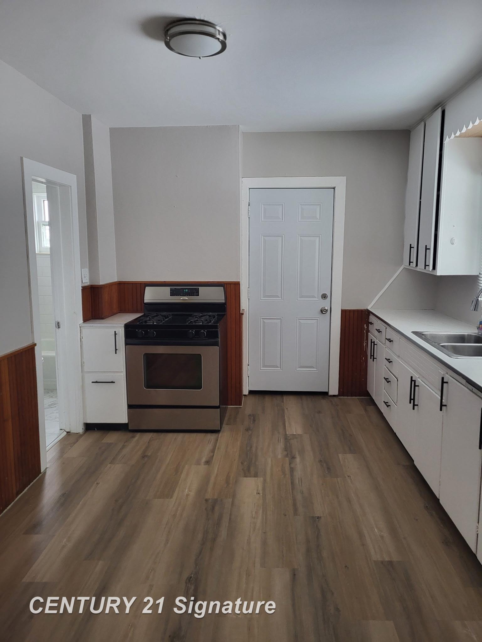 721 Lyon Street Property Photo 12