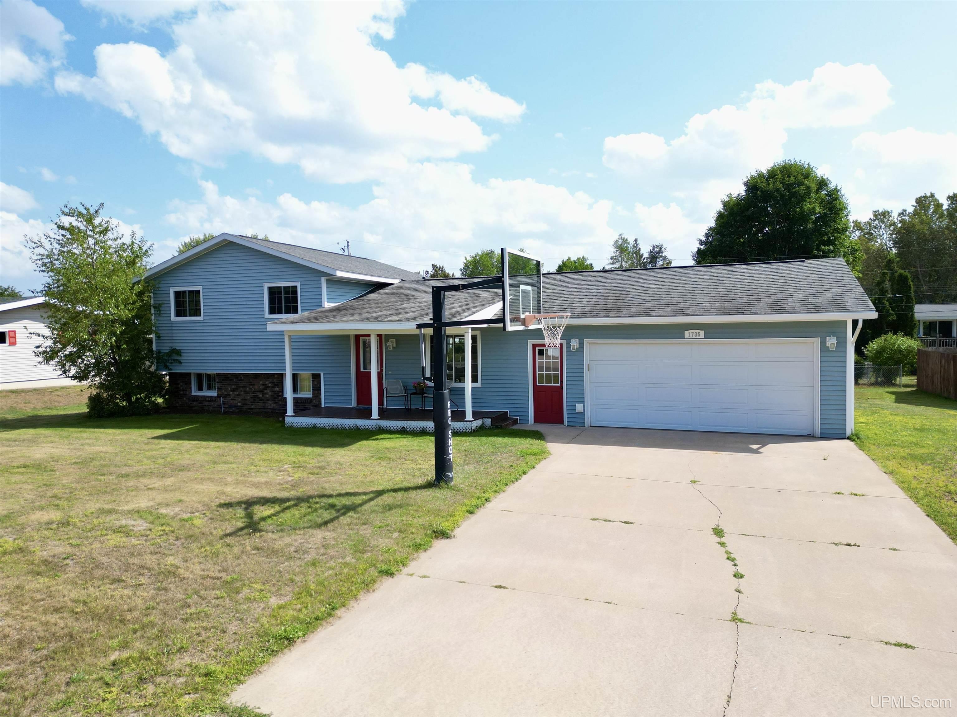 1735 Rosewood Lane Property Photo 1