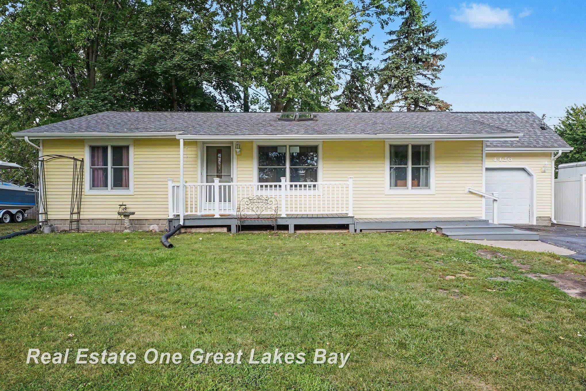 4426 S 9 Mile Road Property Photo 1