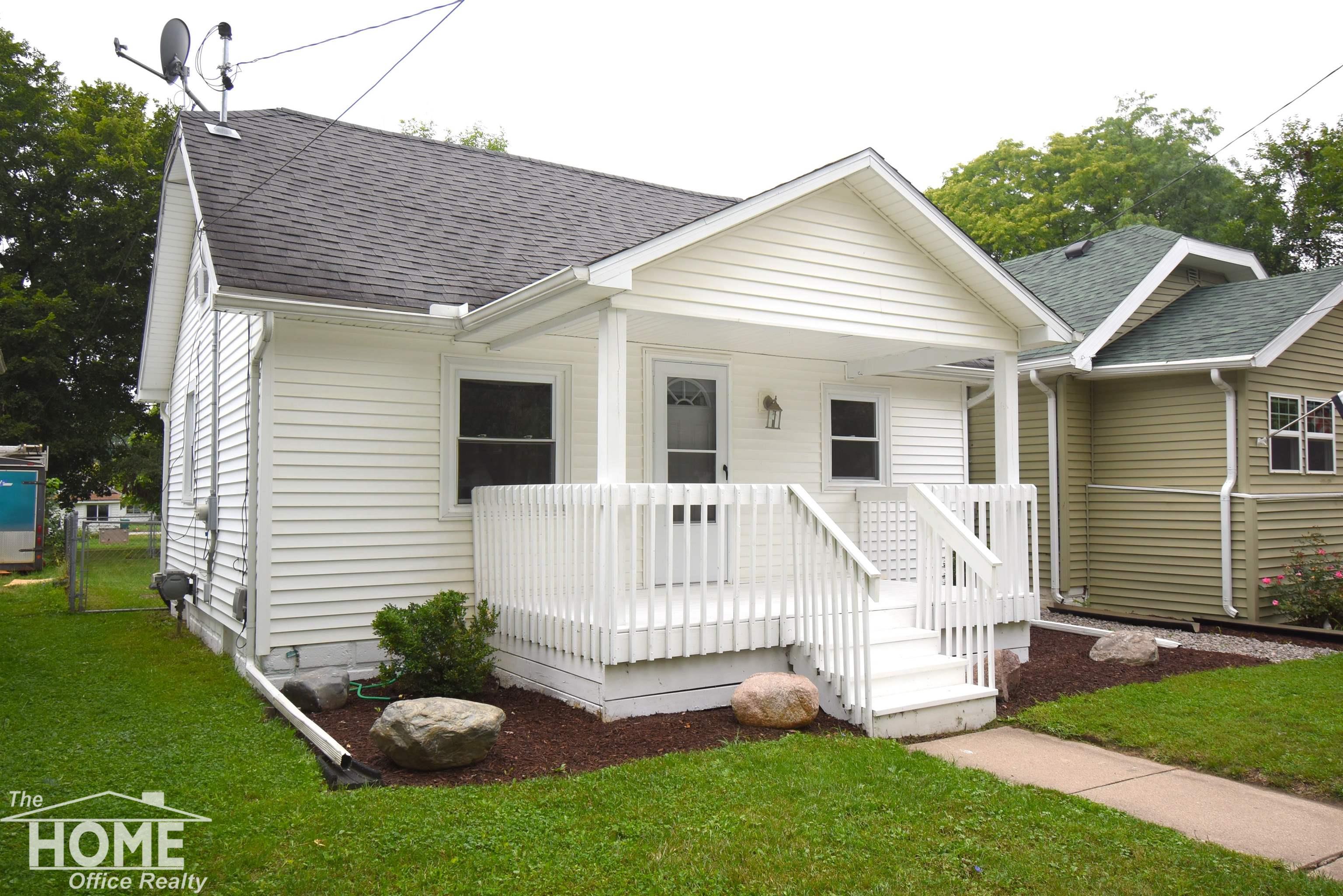 834 Broadway Avenue Property Photo 1