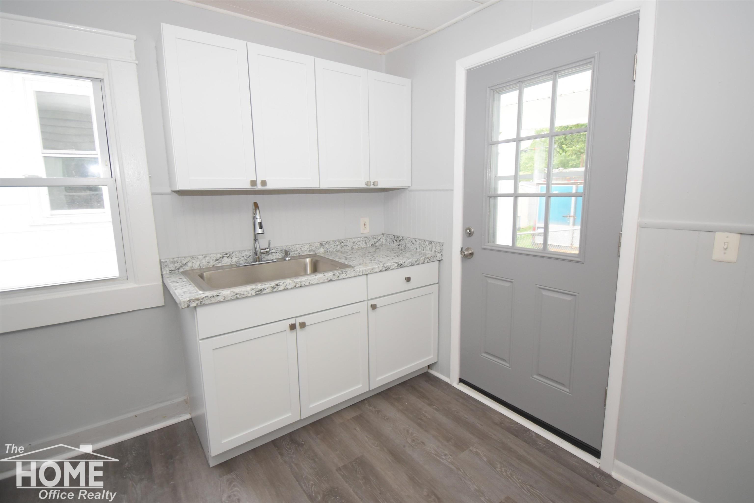 834 Broadway Avenue Property Photo 5