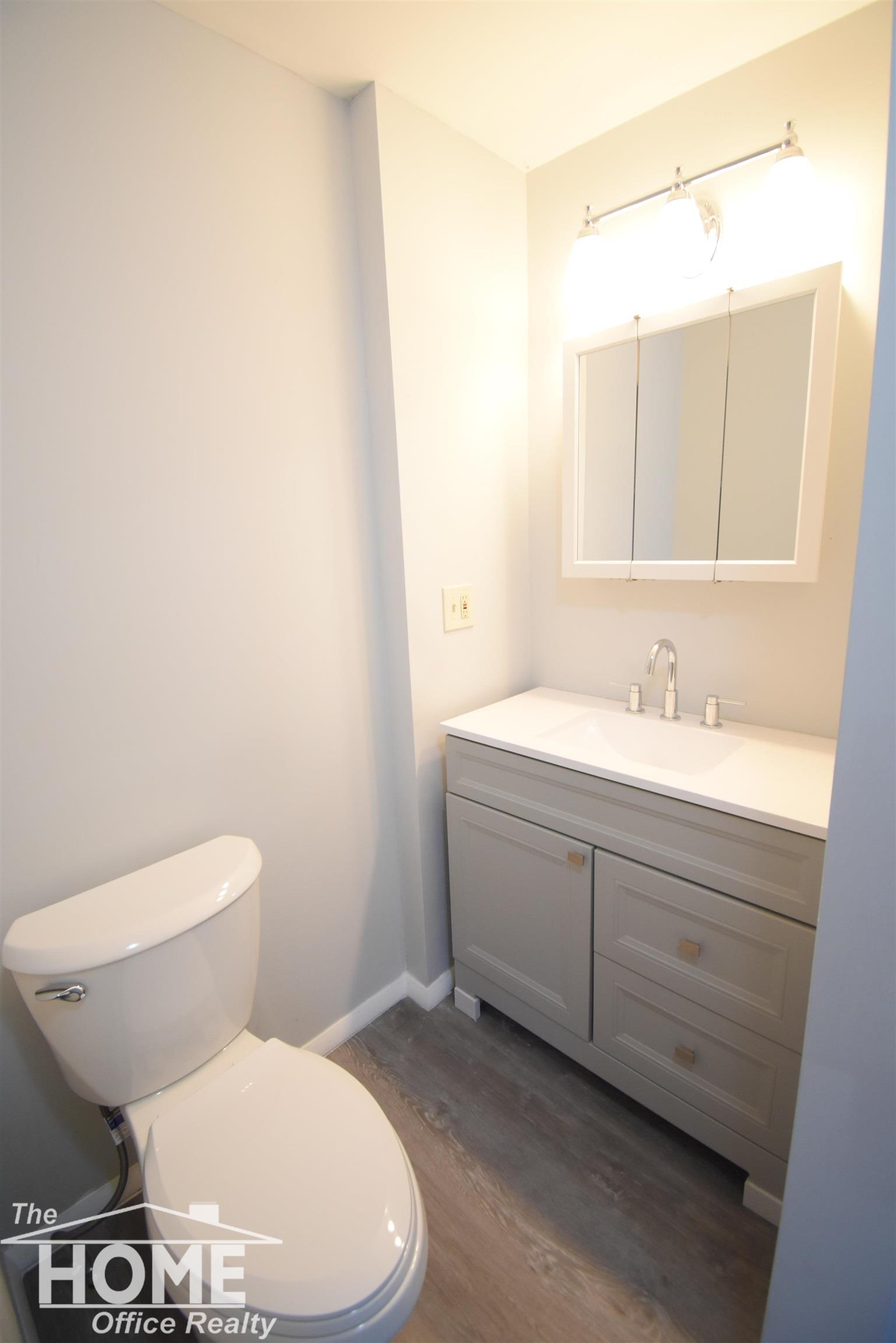 834 Broadway Avenue Property Photo 9