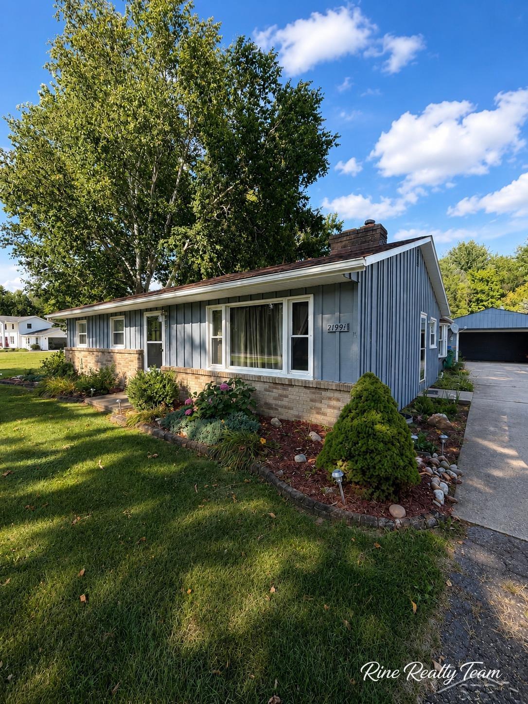 21991 Huron River Drive Property Photo 2