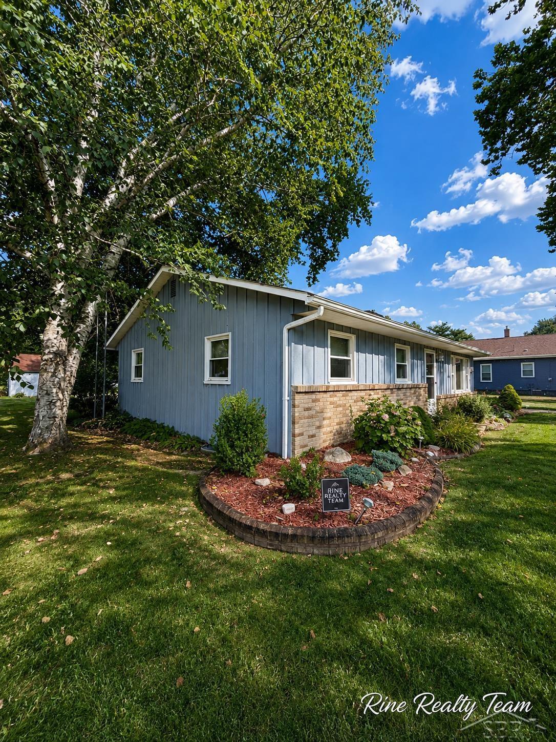 21991 Huron River Drive Property Photo 3