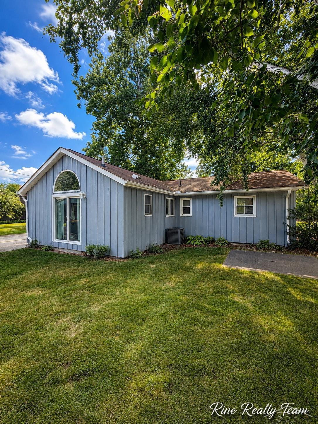 21991 Huron River Drive Property Photo 4