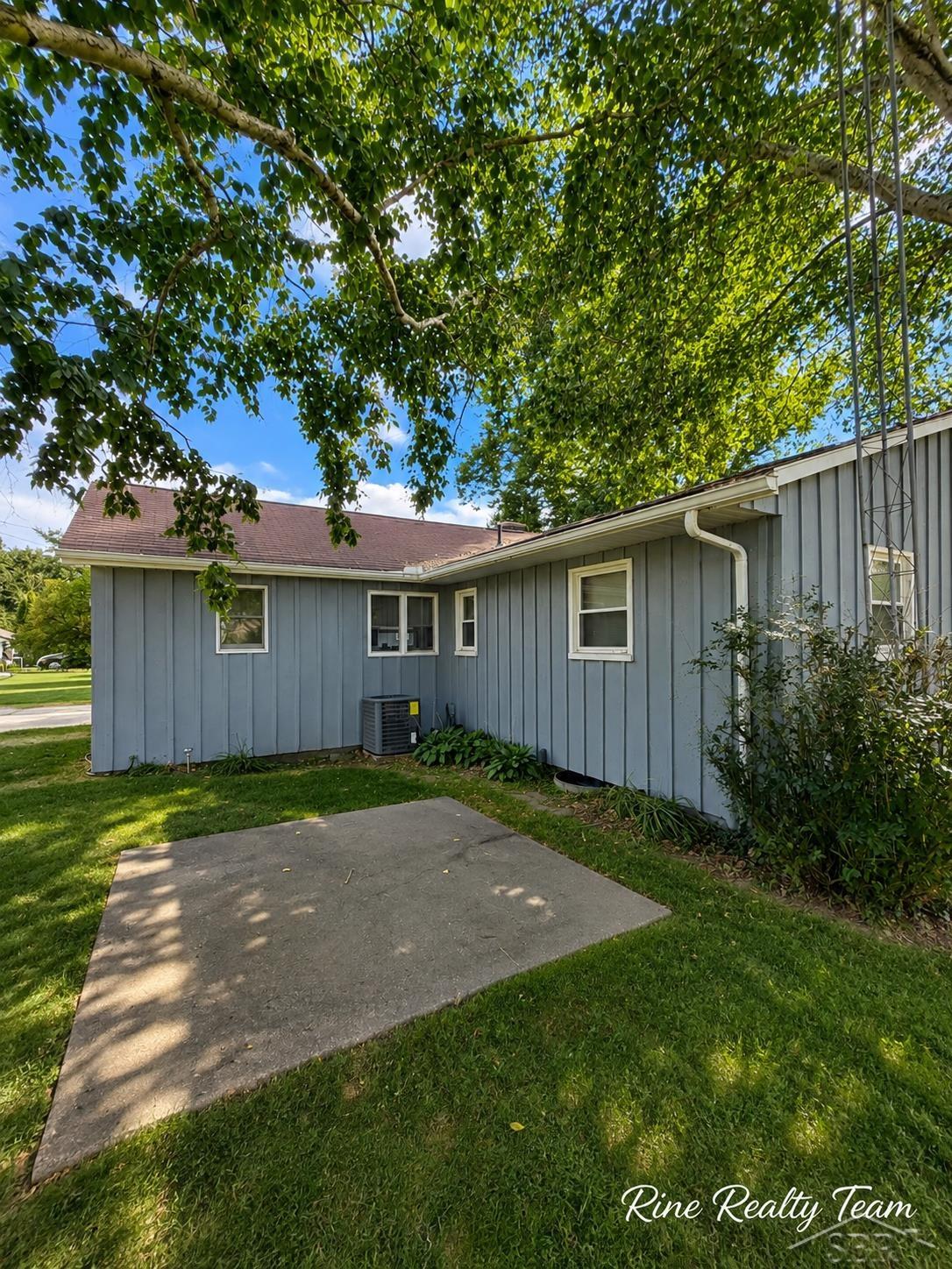 21991 Huron River Drive Property Photo 5