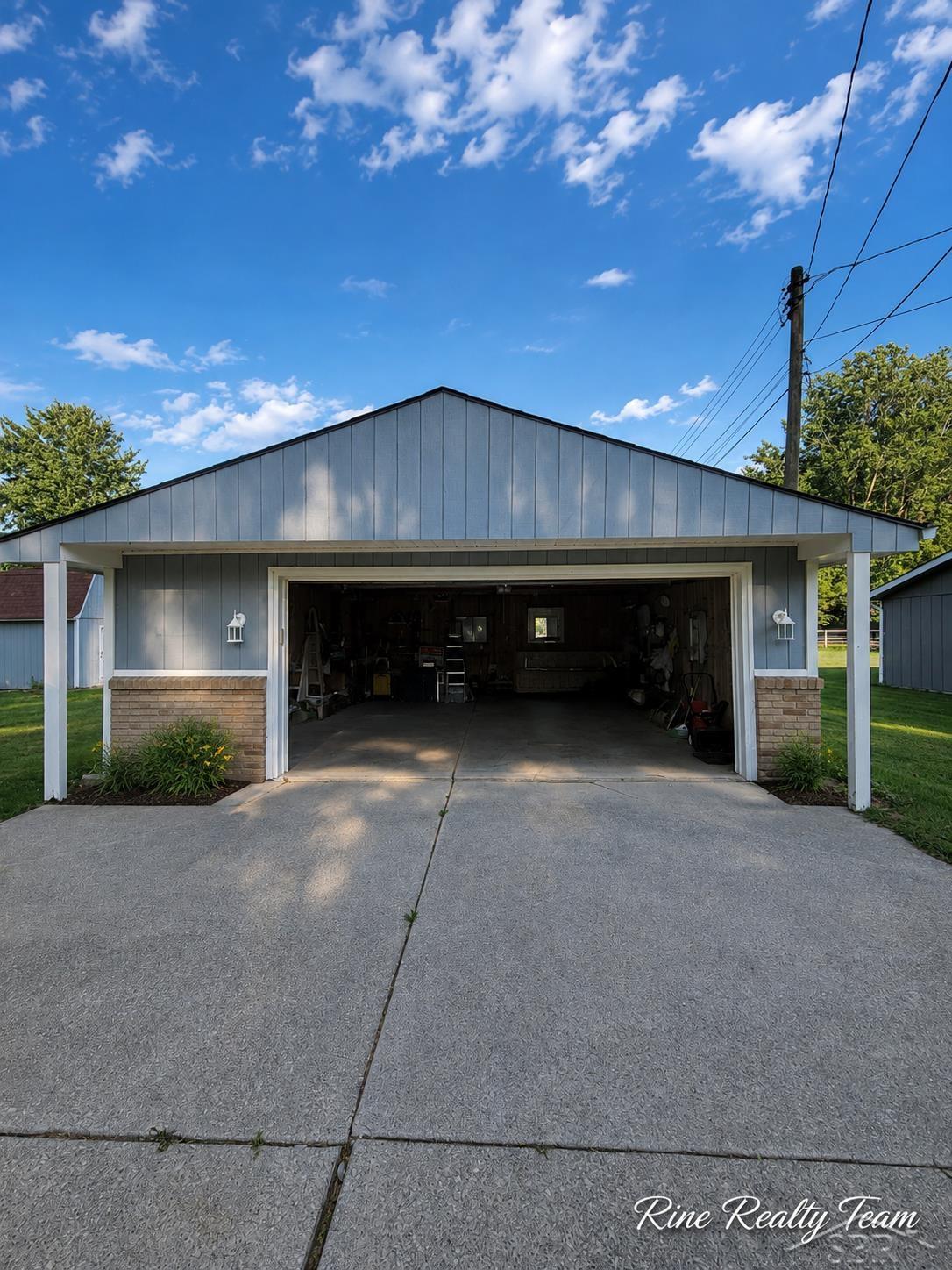 21991 Huron River Drive Property Photo 12