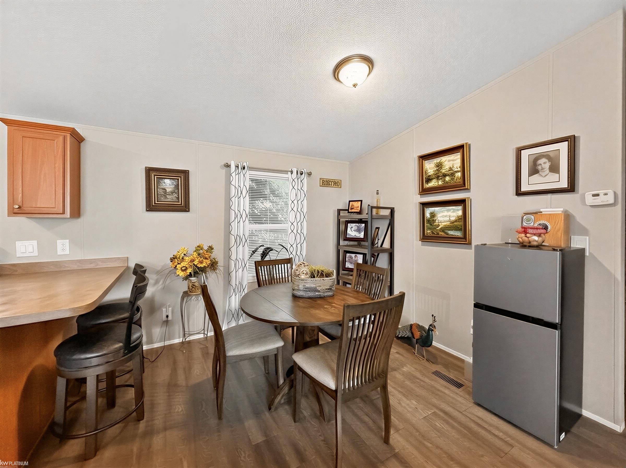 6039 Bentwood Circle Property Photo 5