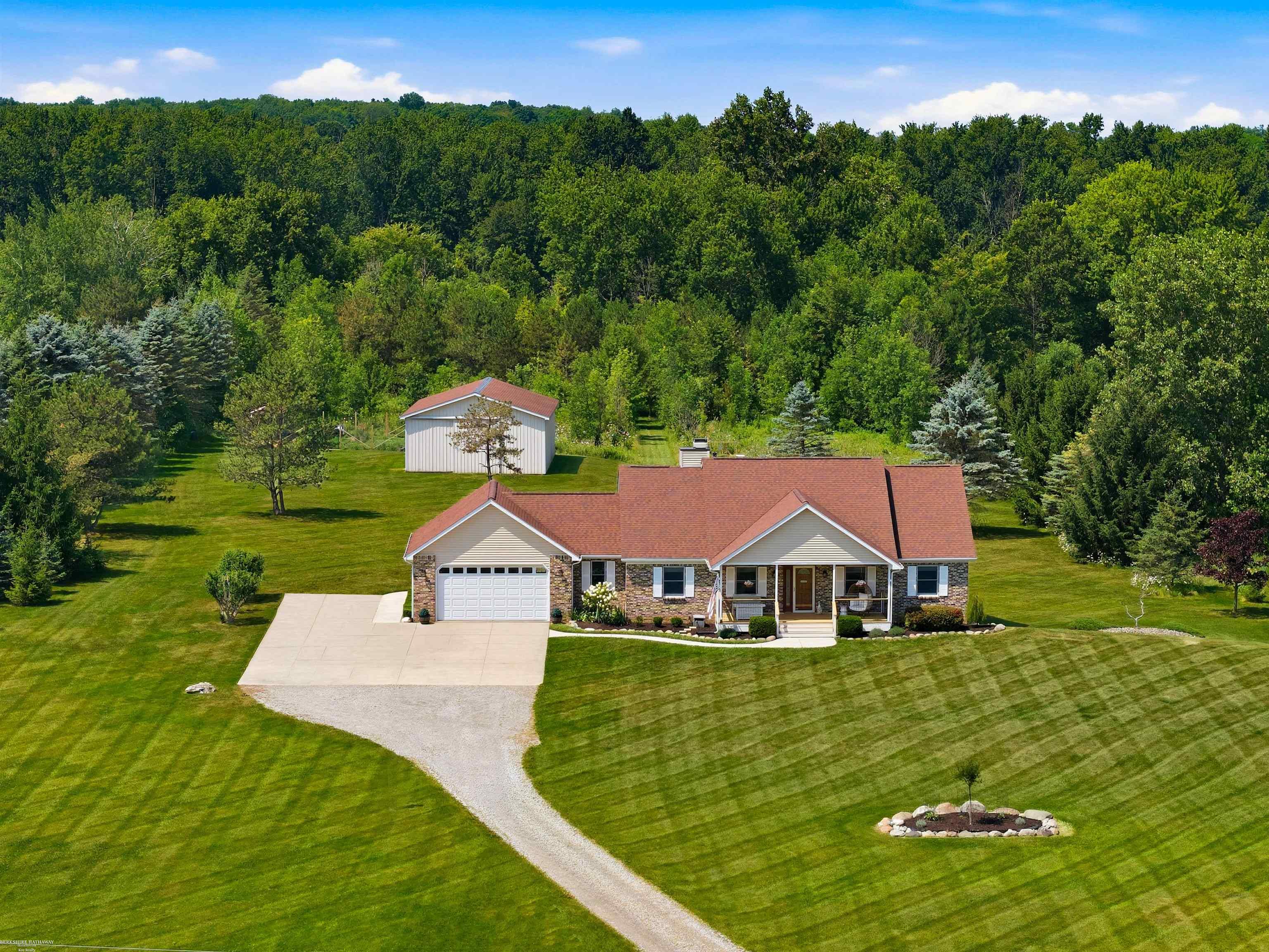 3156 Howland Road Property Photo 1