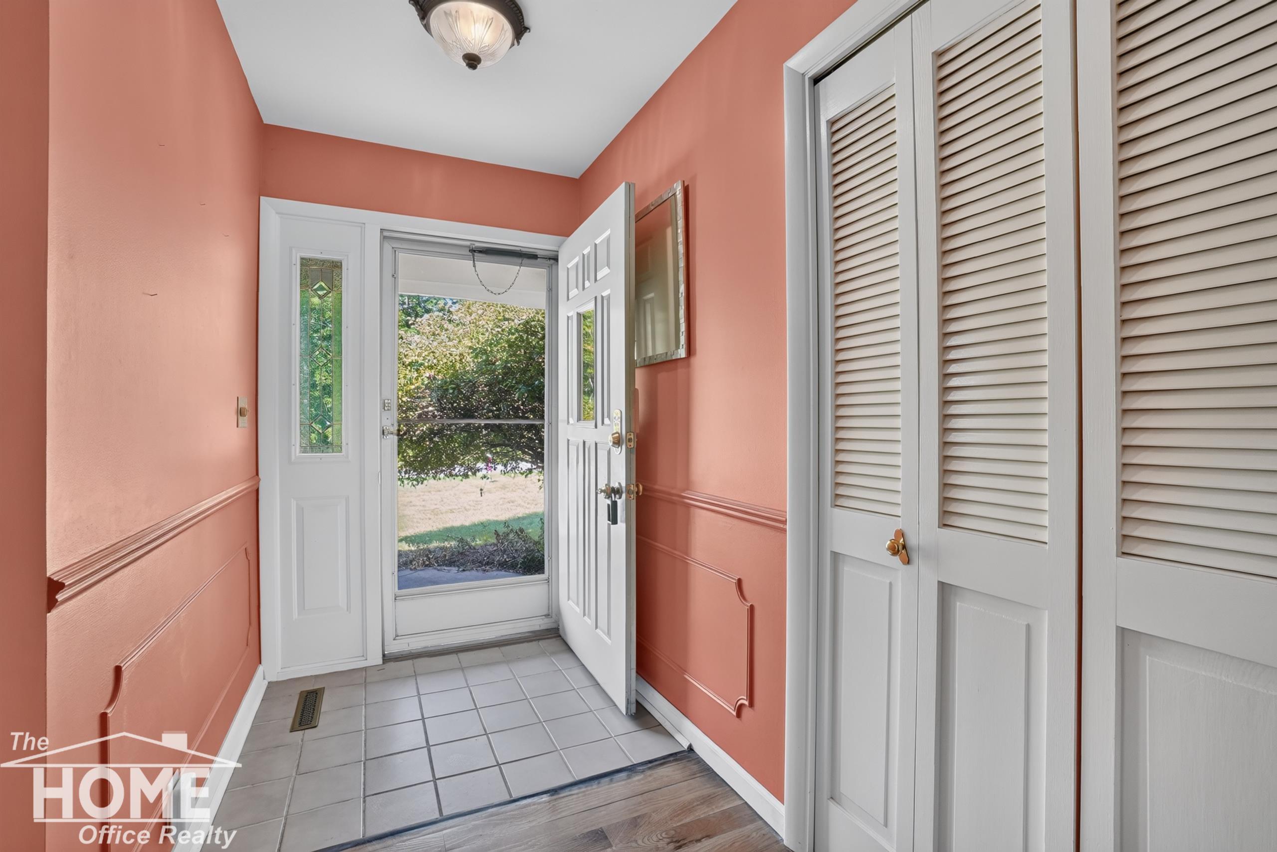 2046 Inglewood Terrace Property Photo 4