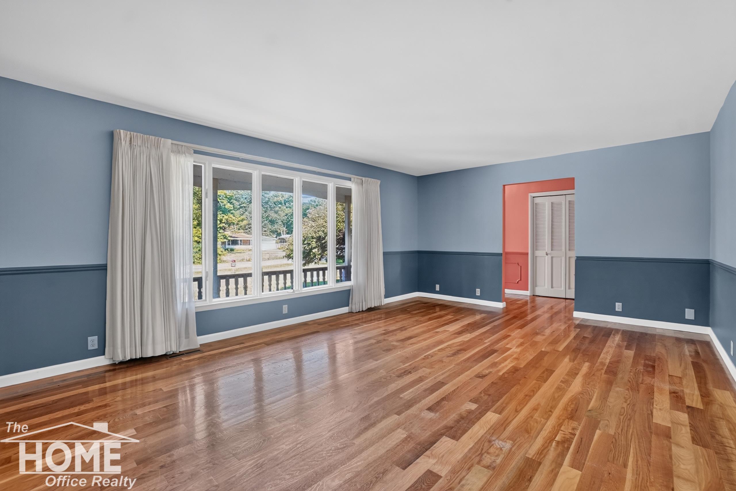 2046 Inglewood Terrace Property Photo 6