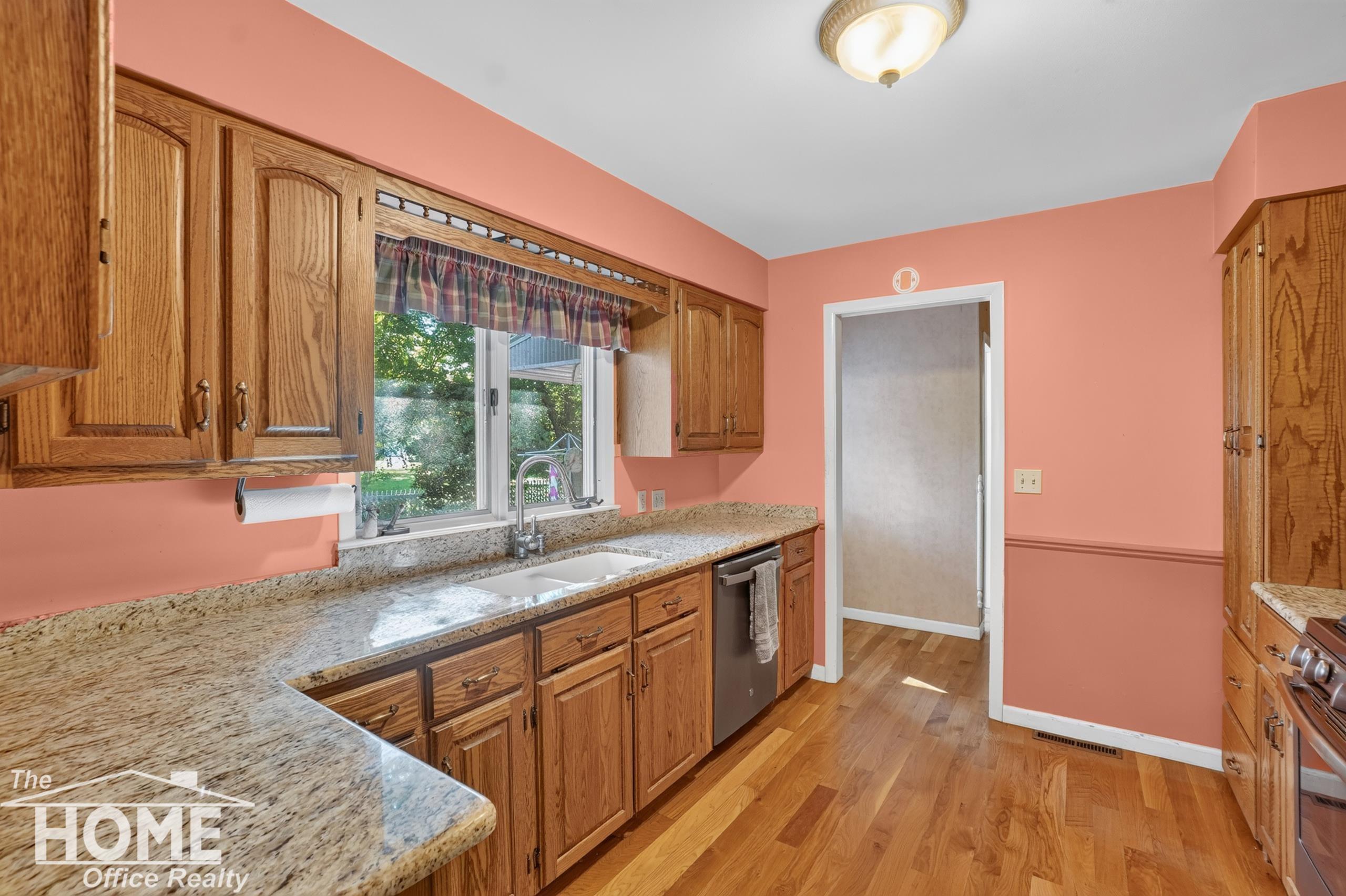 2046 Inglewood Terrace Property Photo 8