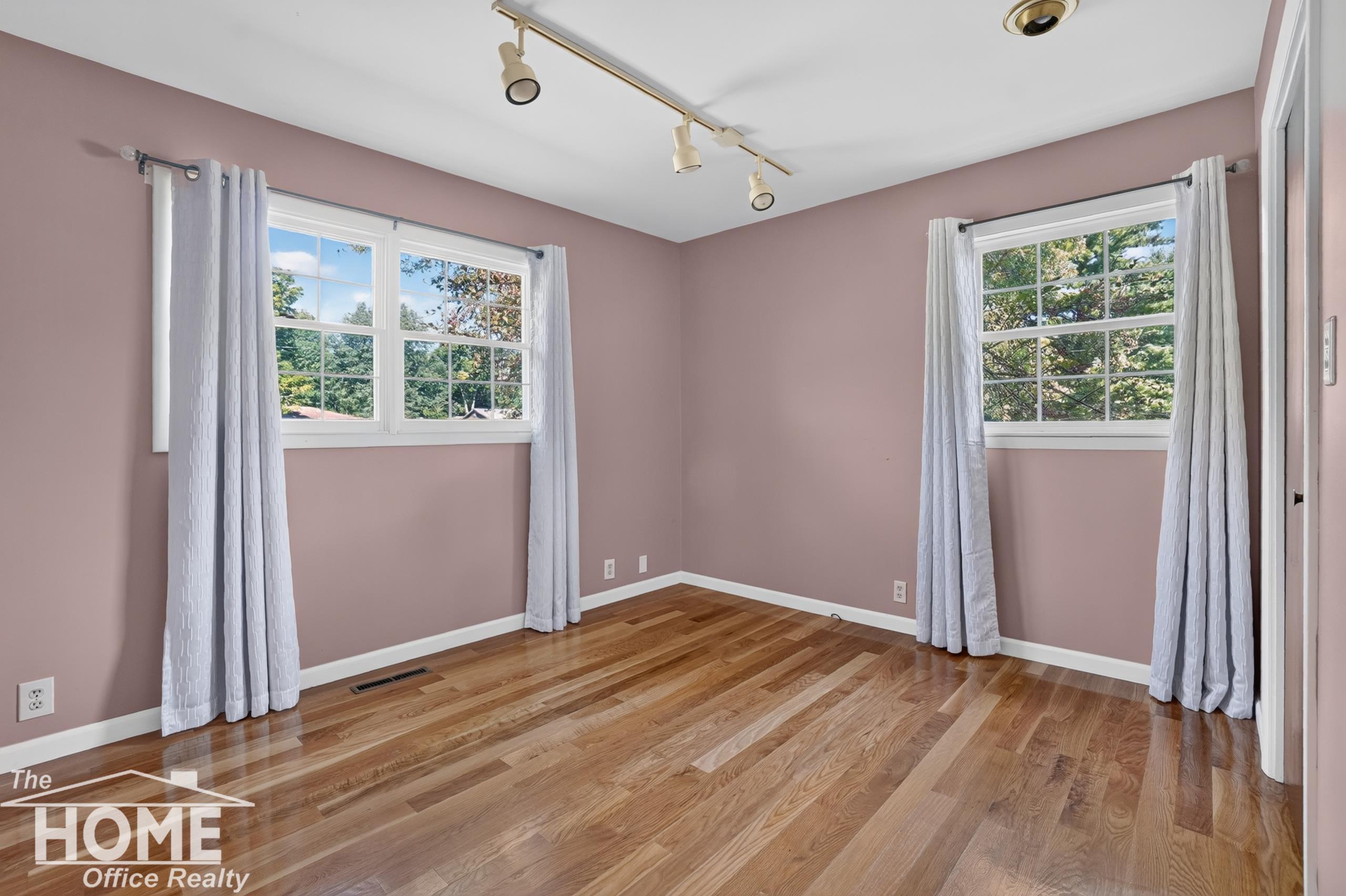 2046 Inglewood Terrace Property Photo 13