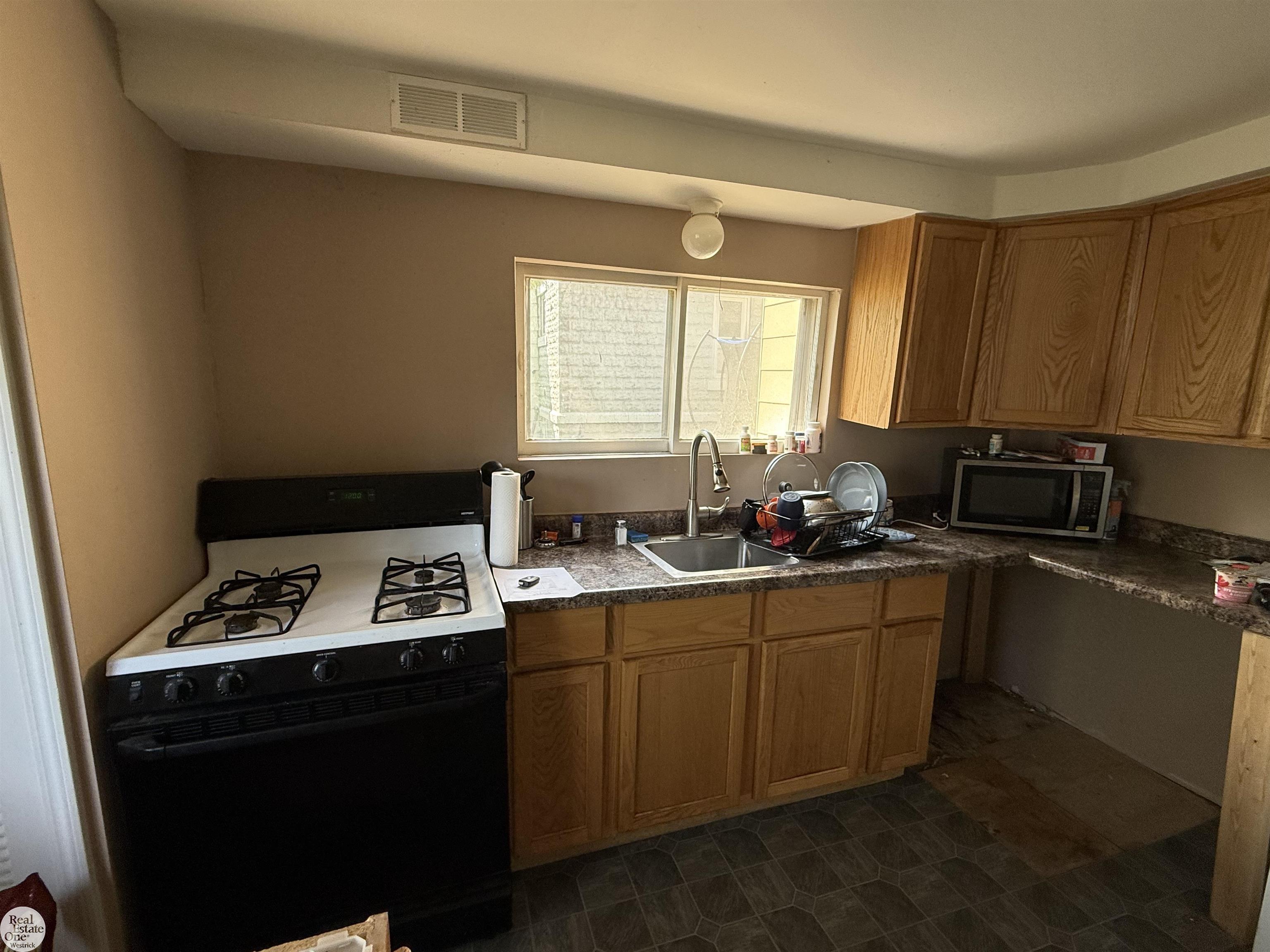 629 West Boulevard Property Photo 4