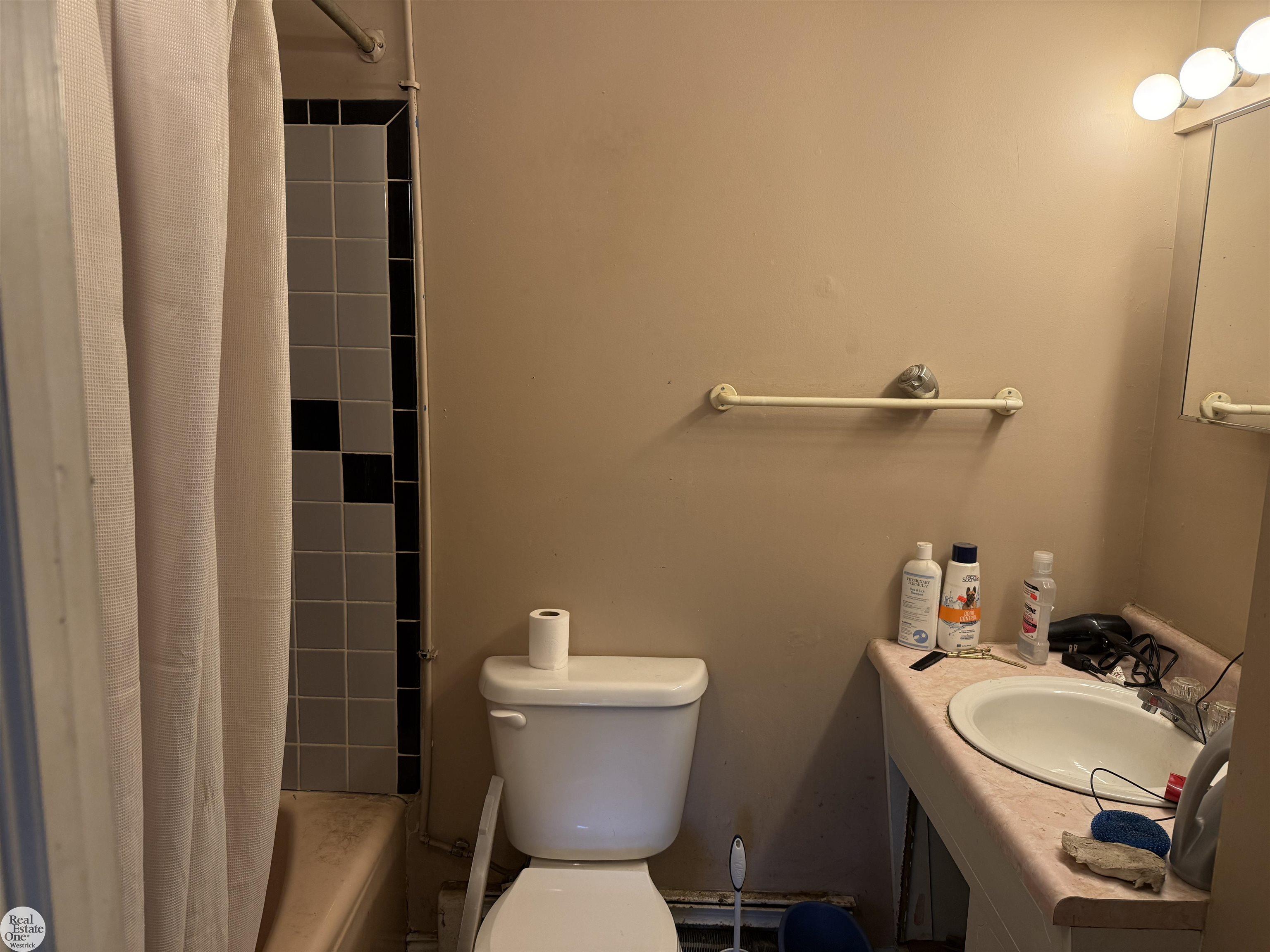 629 West Boulevard Property Photo 8