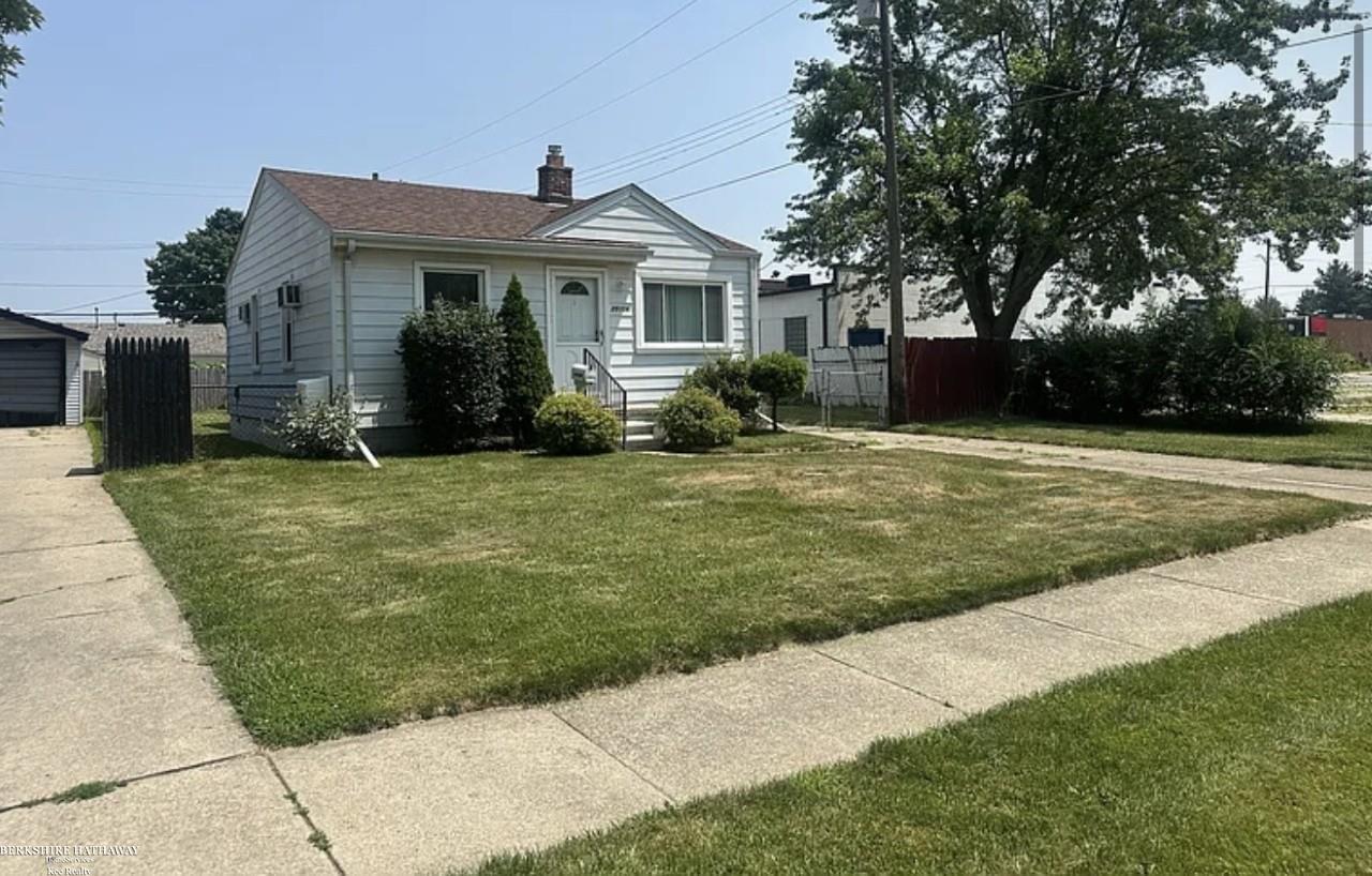 25106 Rosenbusch Boulevard Property Photo 2