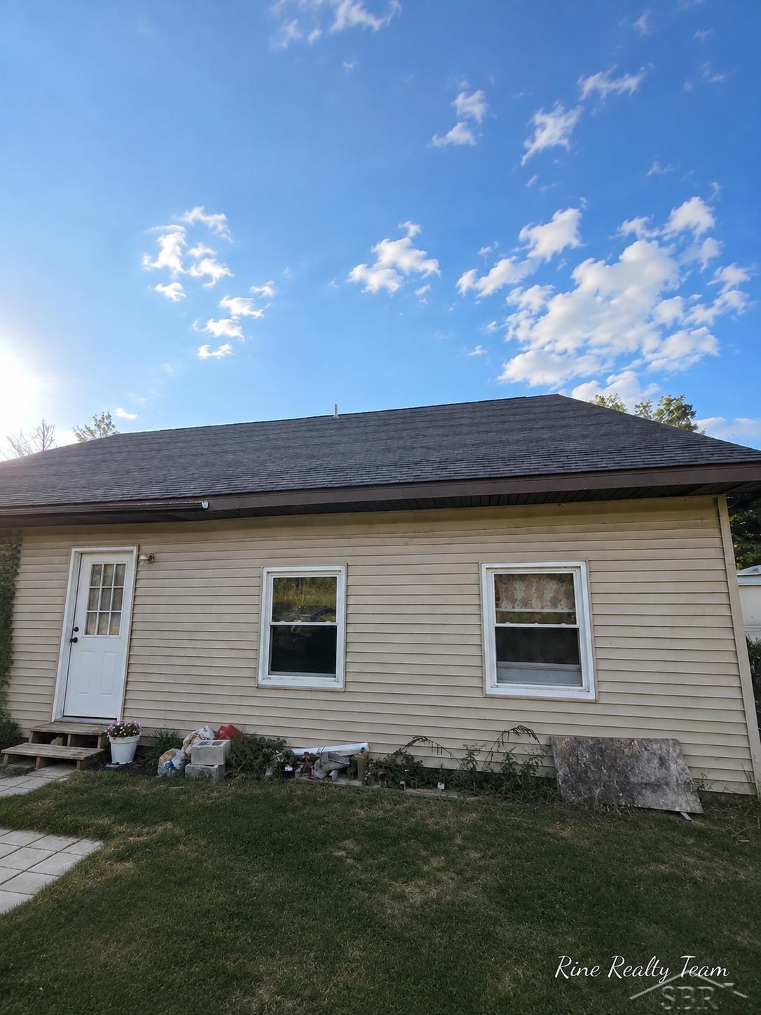 2561 E Manor Road Property Photo 3