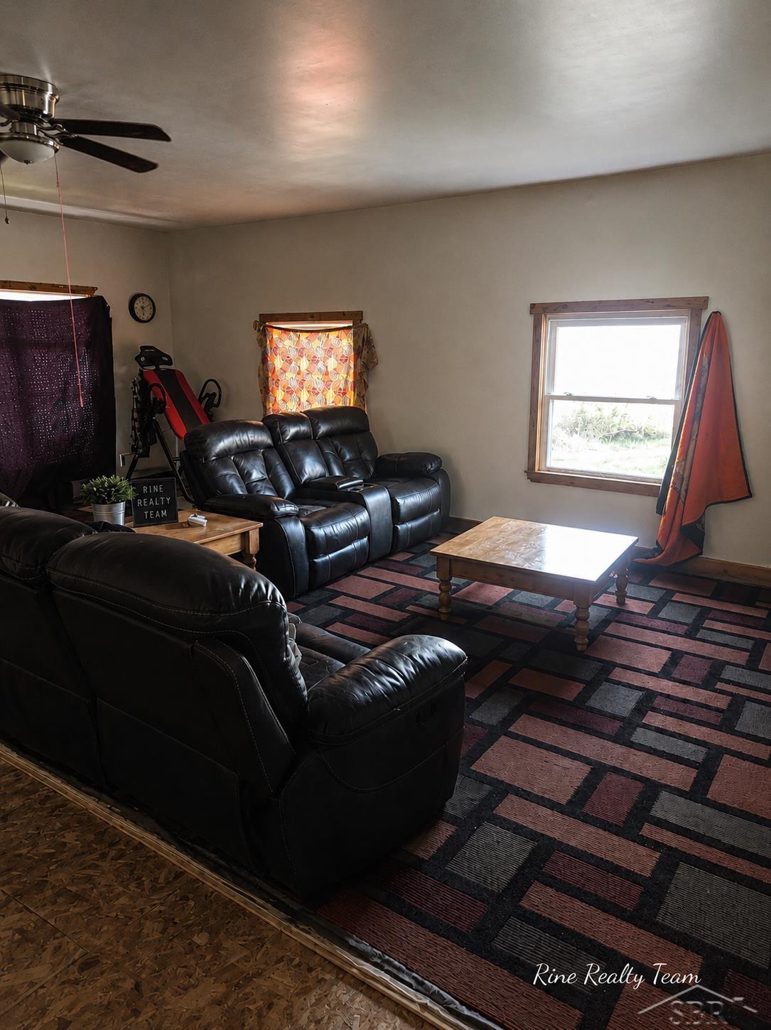 2561 E Manor Road Property Photo 10