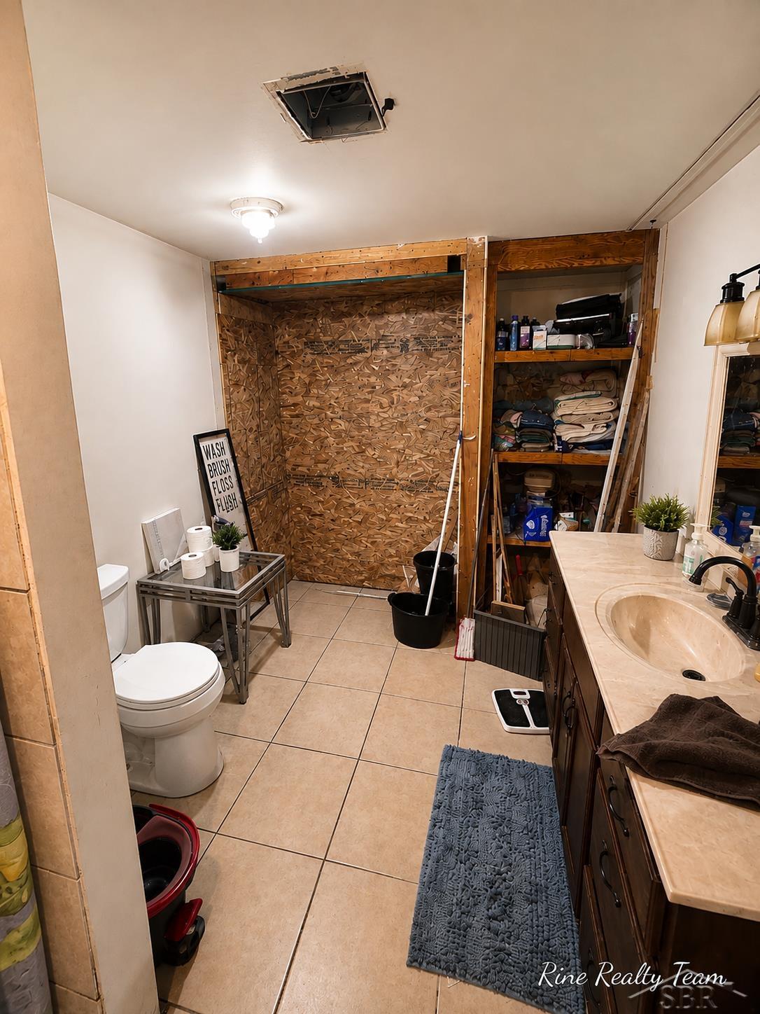 2561 E Manor Road Property Photo 14
