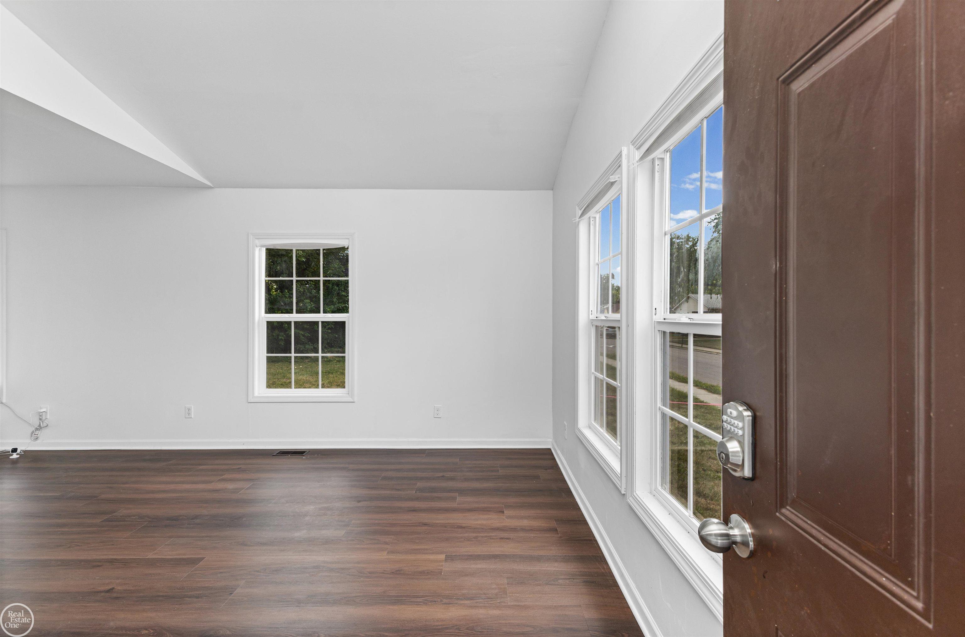 656 Tennessee Street Property Photo 3