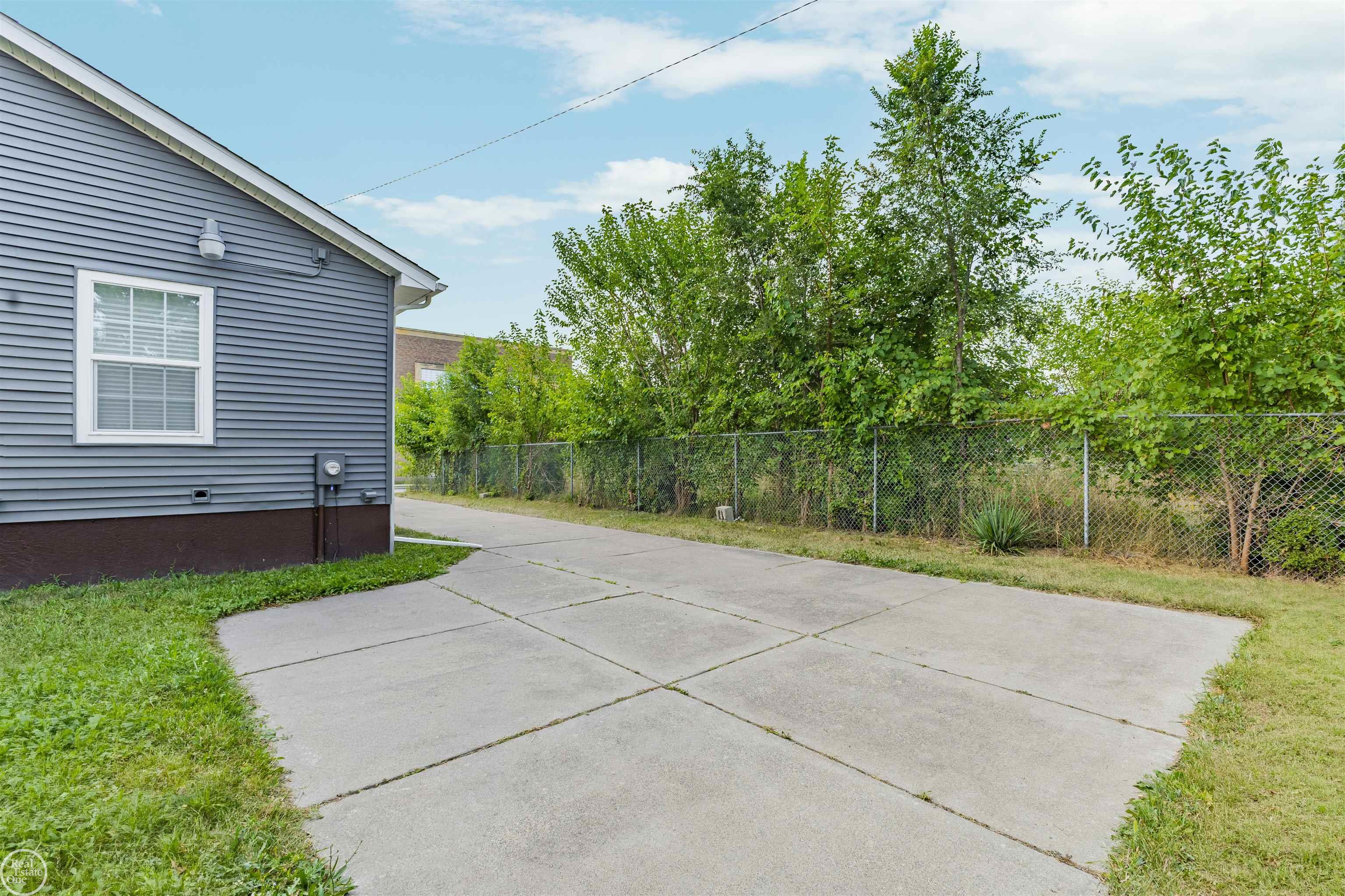 656 Tennessee Street Property Photo 39