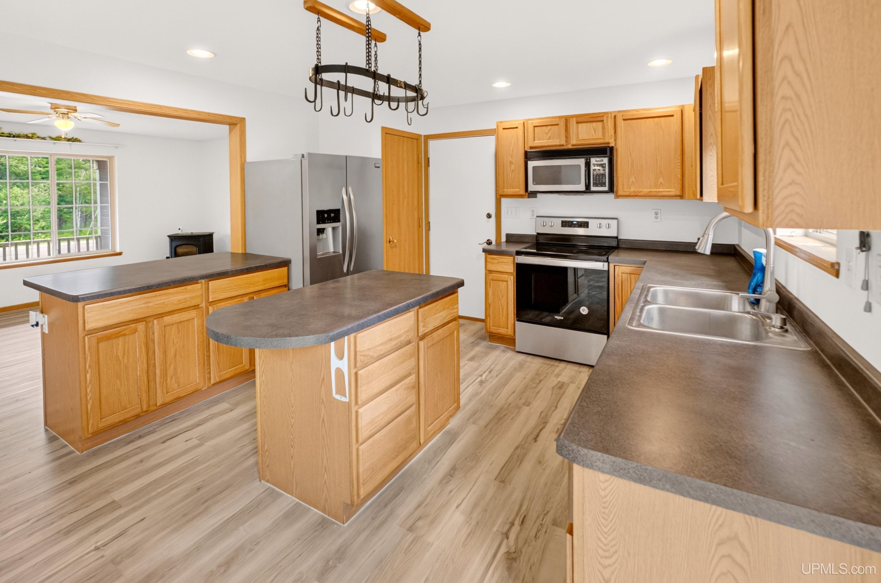 1675 Ellsworth Drive Property Photo 4