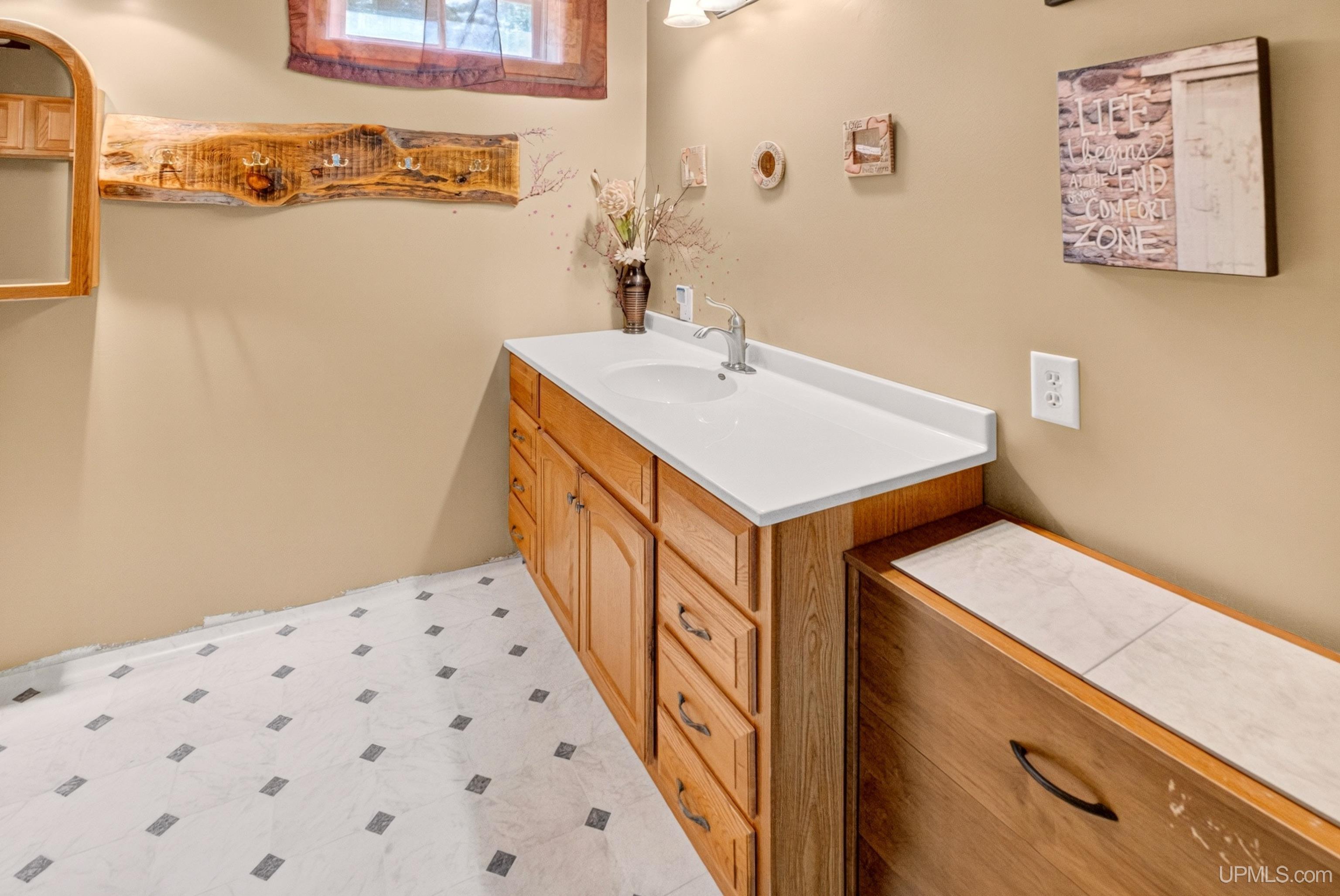 1675 Ellsworth Drive Property Photo 17