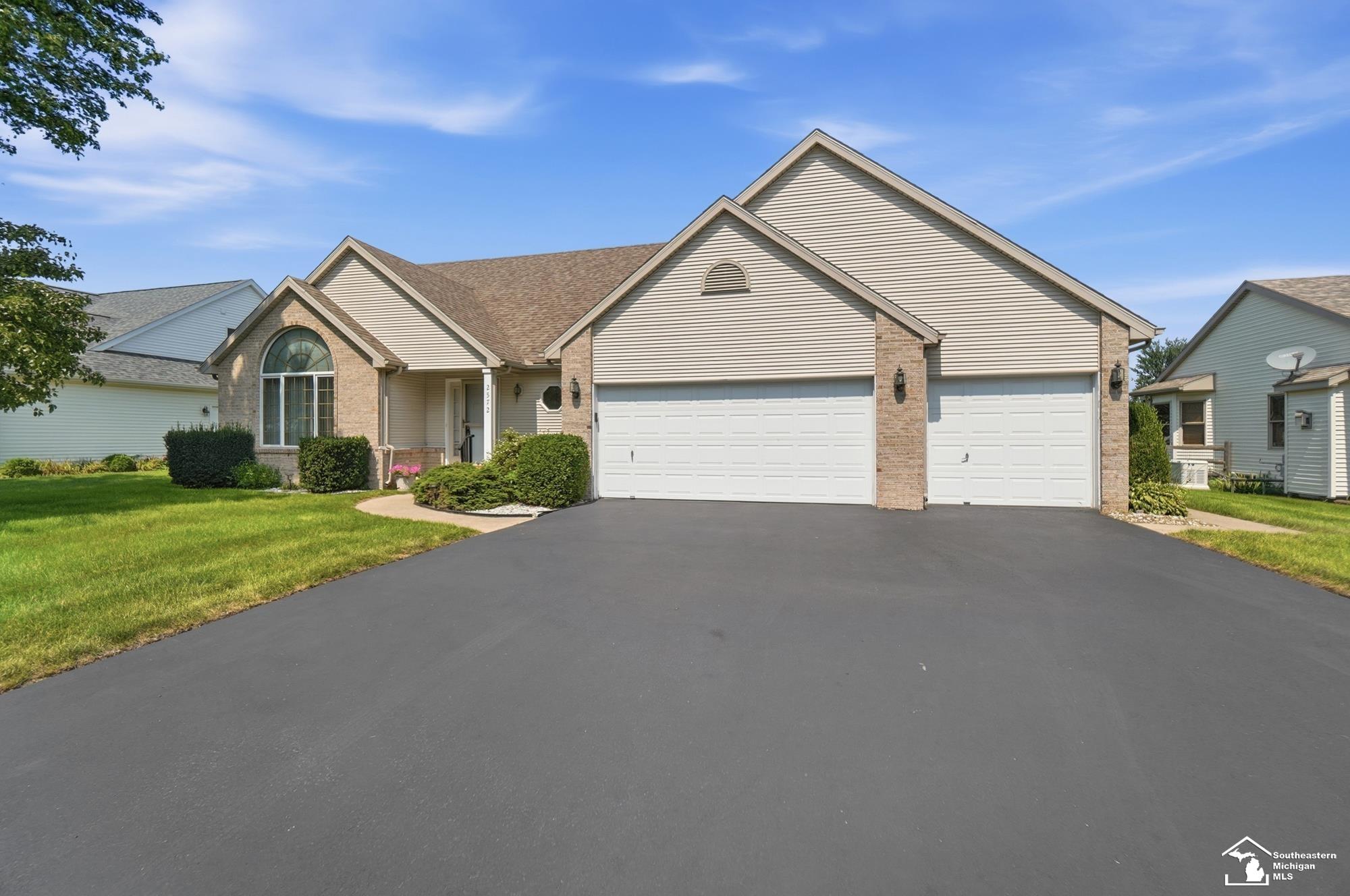 2572 Chapel Creek Drive Property Photo 1