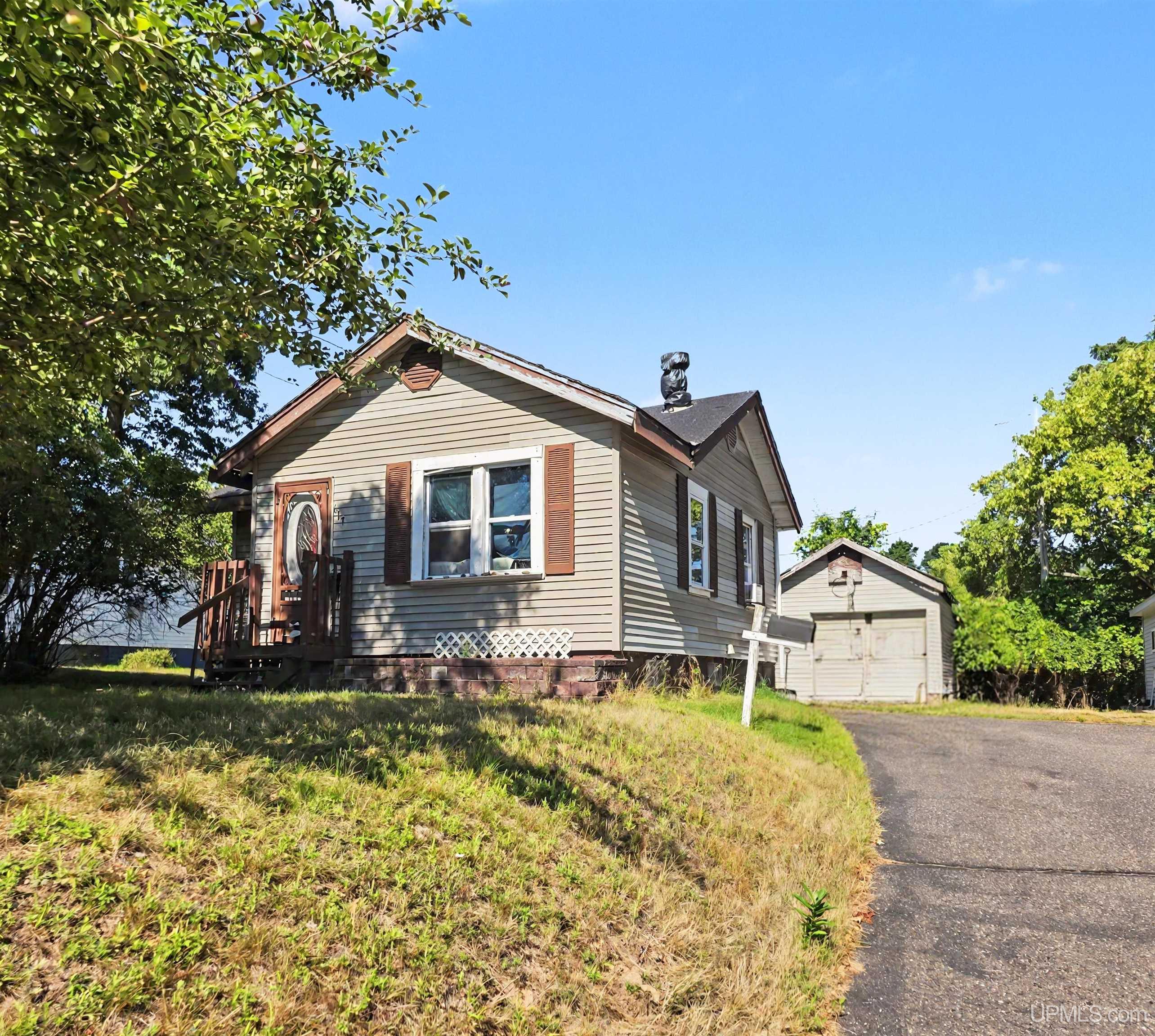 617 Marquette Boulevard Property Photo 1