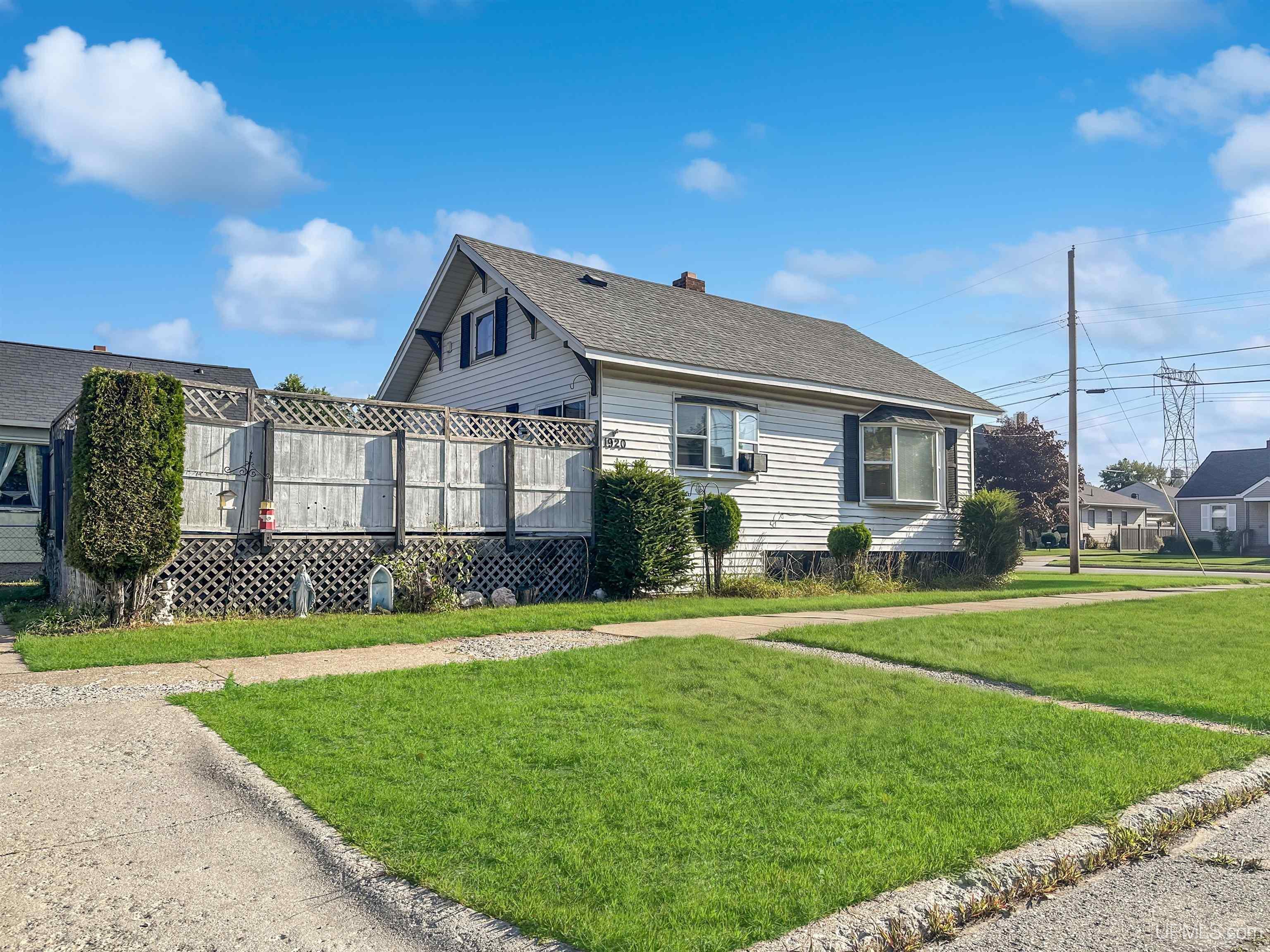 1920 N 2nd Avenue Property Photo 1
