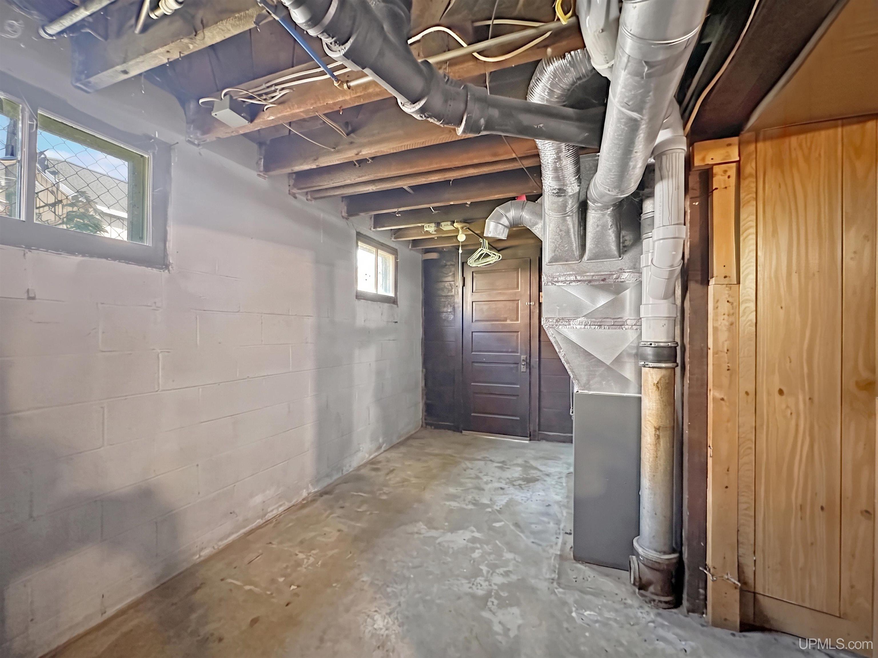 1920 N 2nd Avenue Property Photo 8