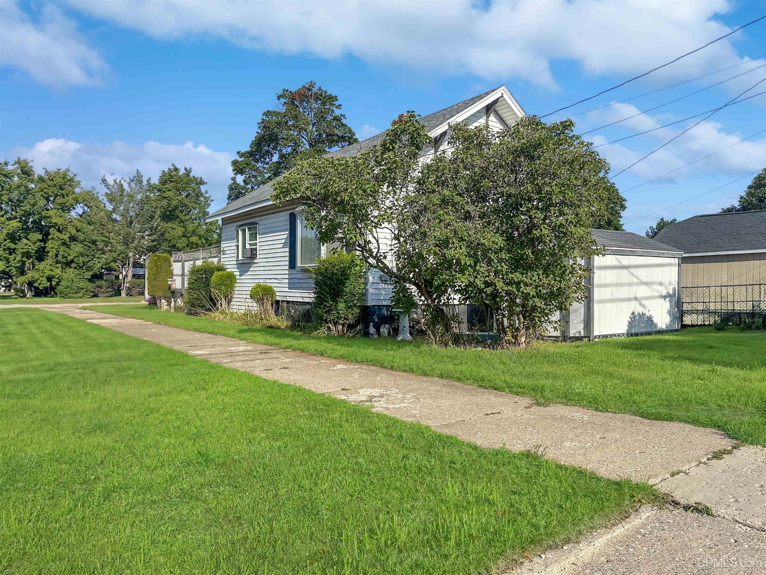 1920 N 2nd Avenue Property Photo 12